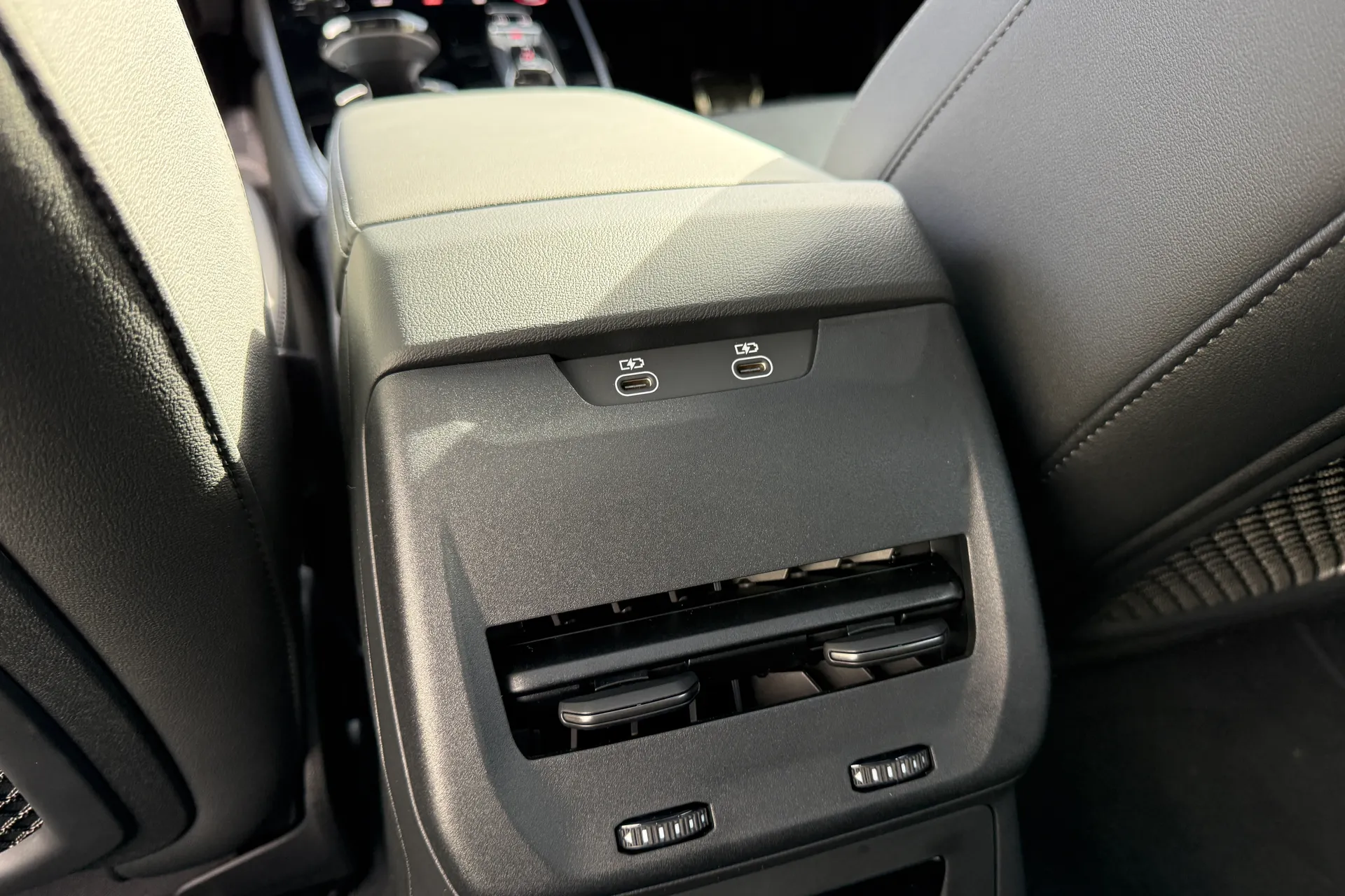 Audi A5 thumbnail image number 42