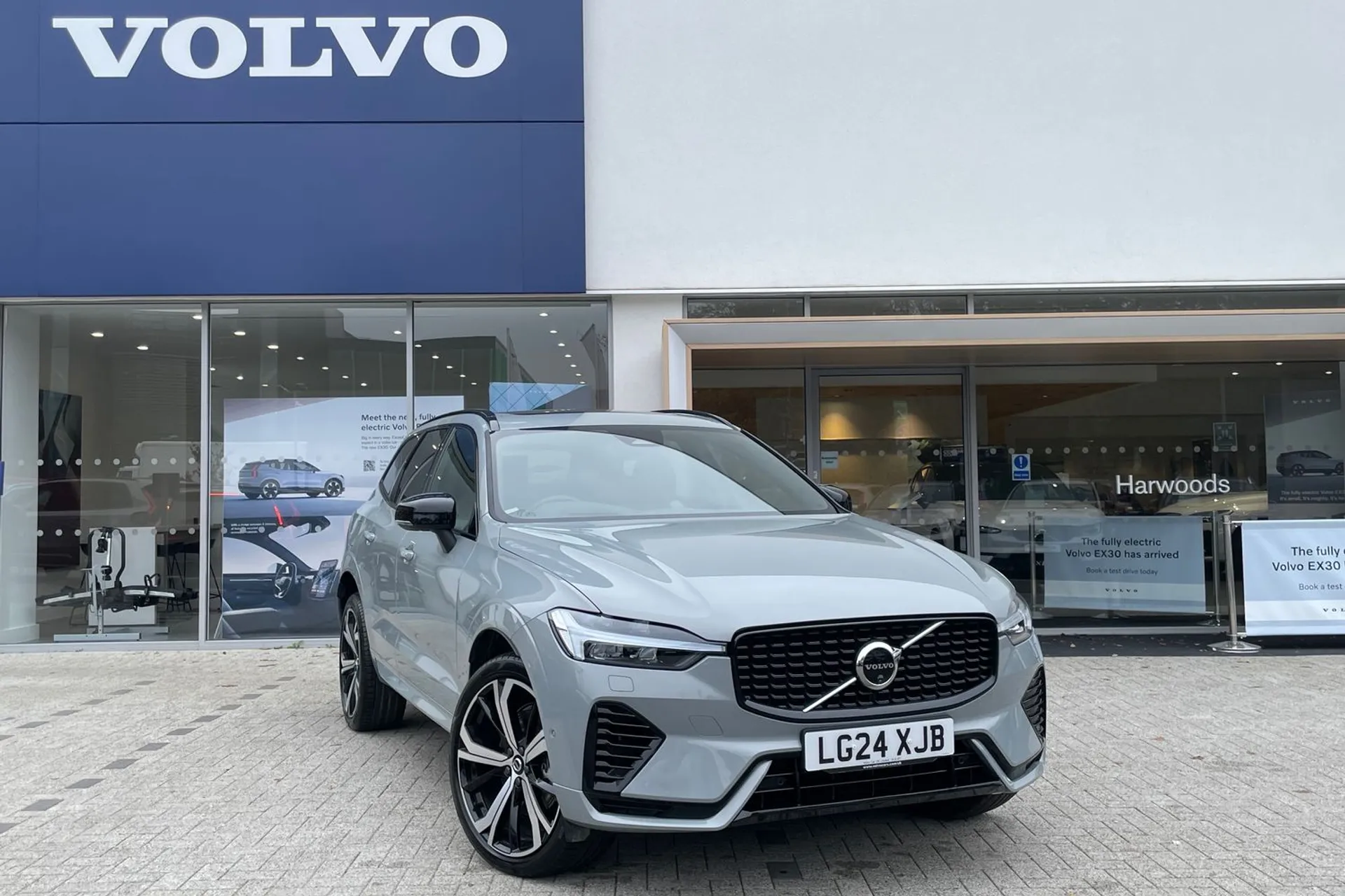 Volvo XC60 focused image