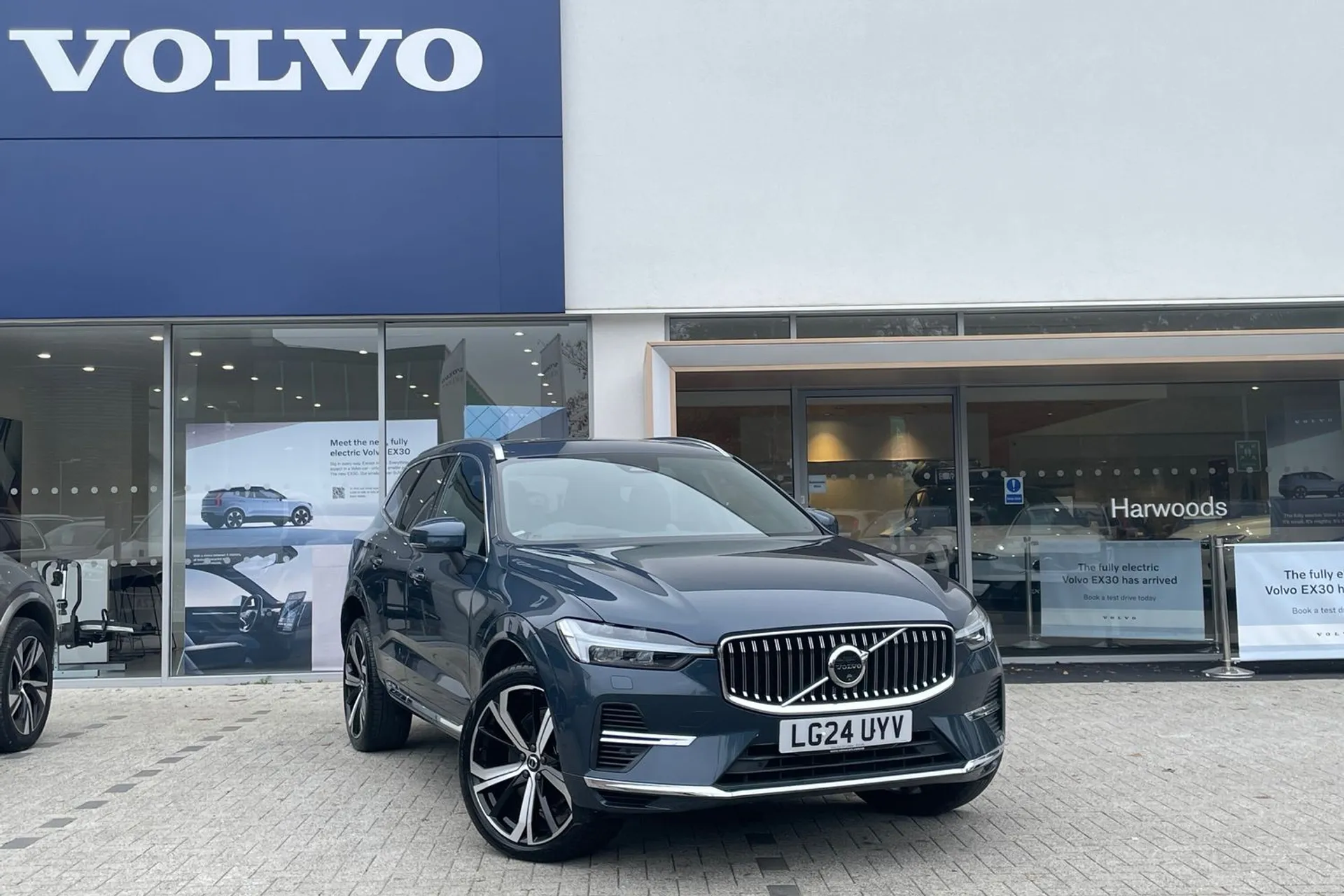 Volvo XC60 focused image