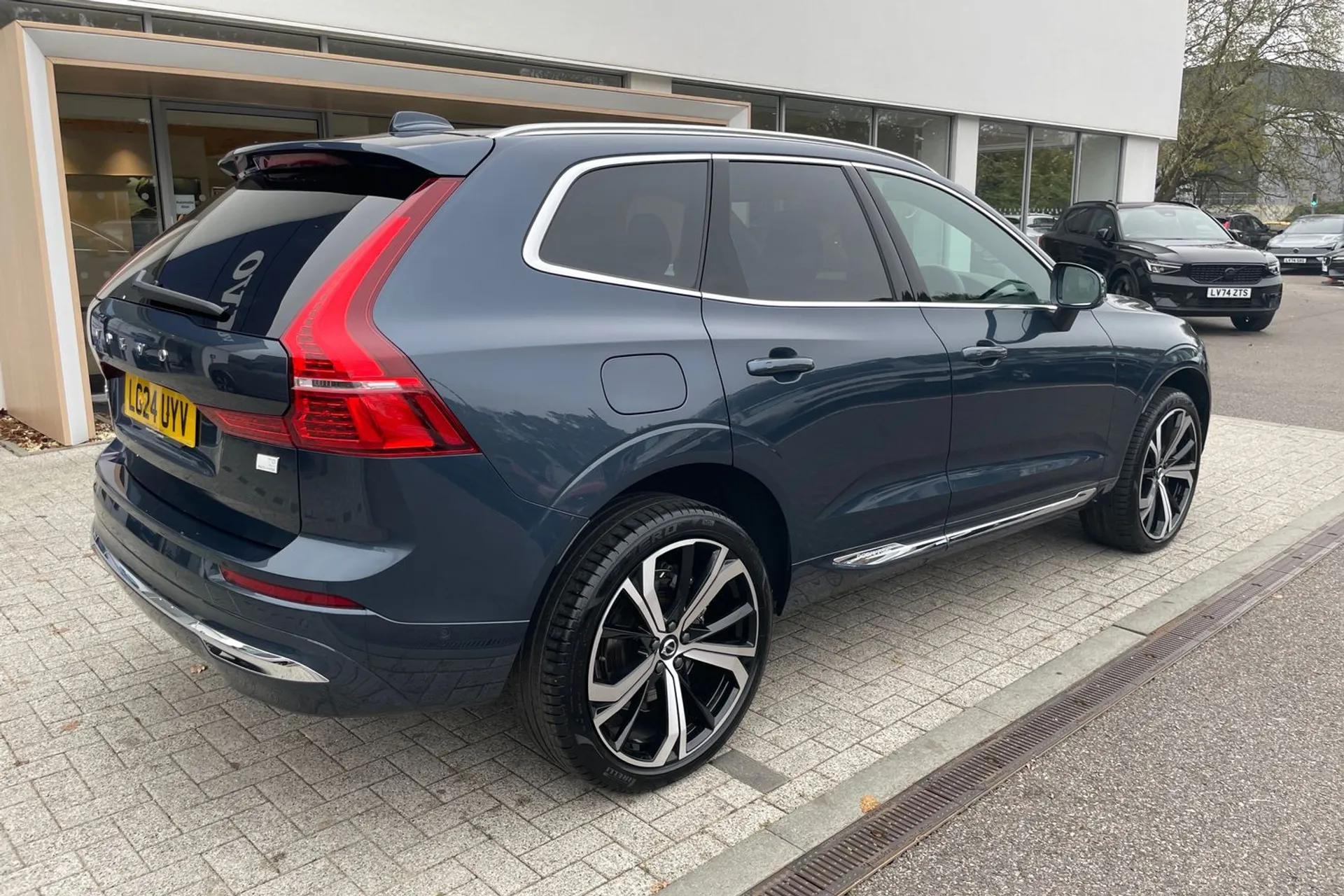 Volvo XC60 thumbnail image number 5