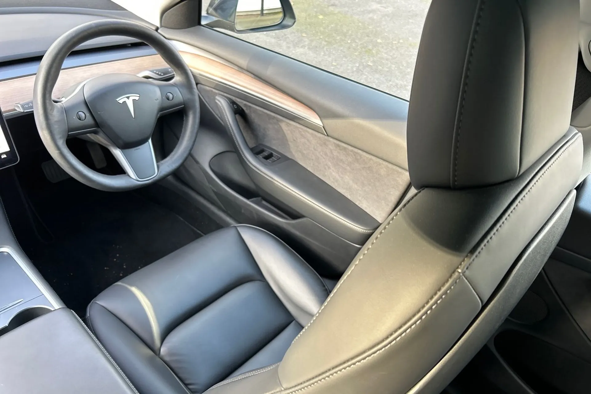 TESLA MODEL 3 thumbnail image number 39