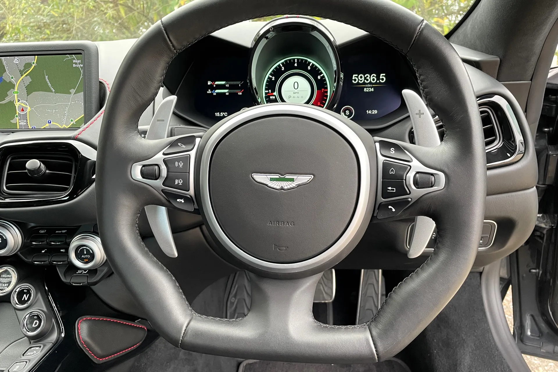 Aston Martin Vantage thumbnail image number 27