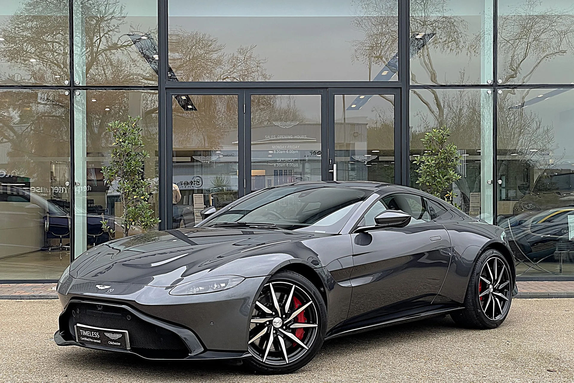 Aston Martin Vantage thumbnail image number 4