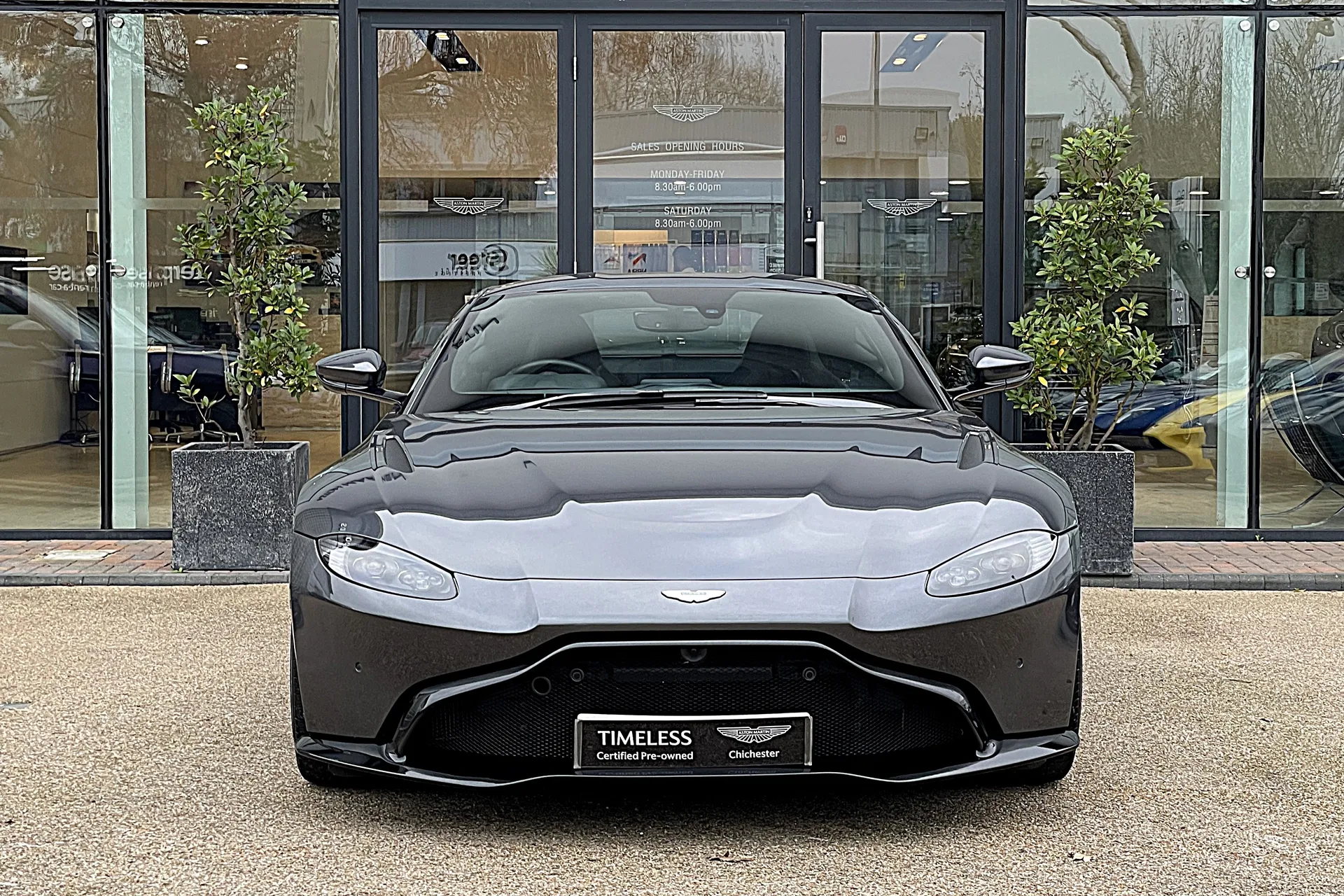 Aston Martin Vantage thumbnail image number 50