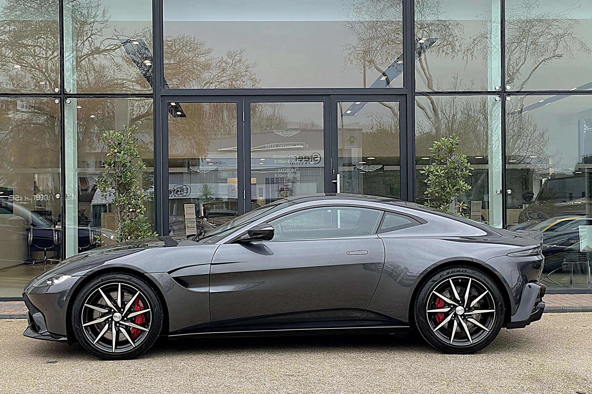 Aston Martin Vantage thumbnail image number 51