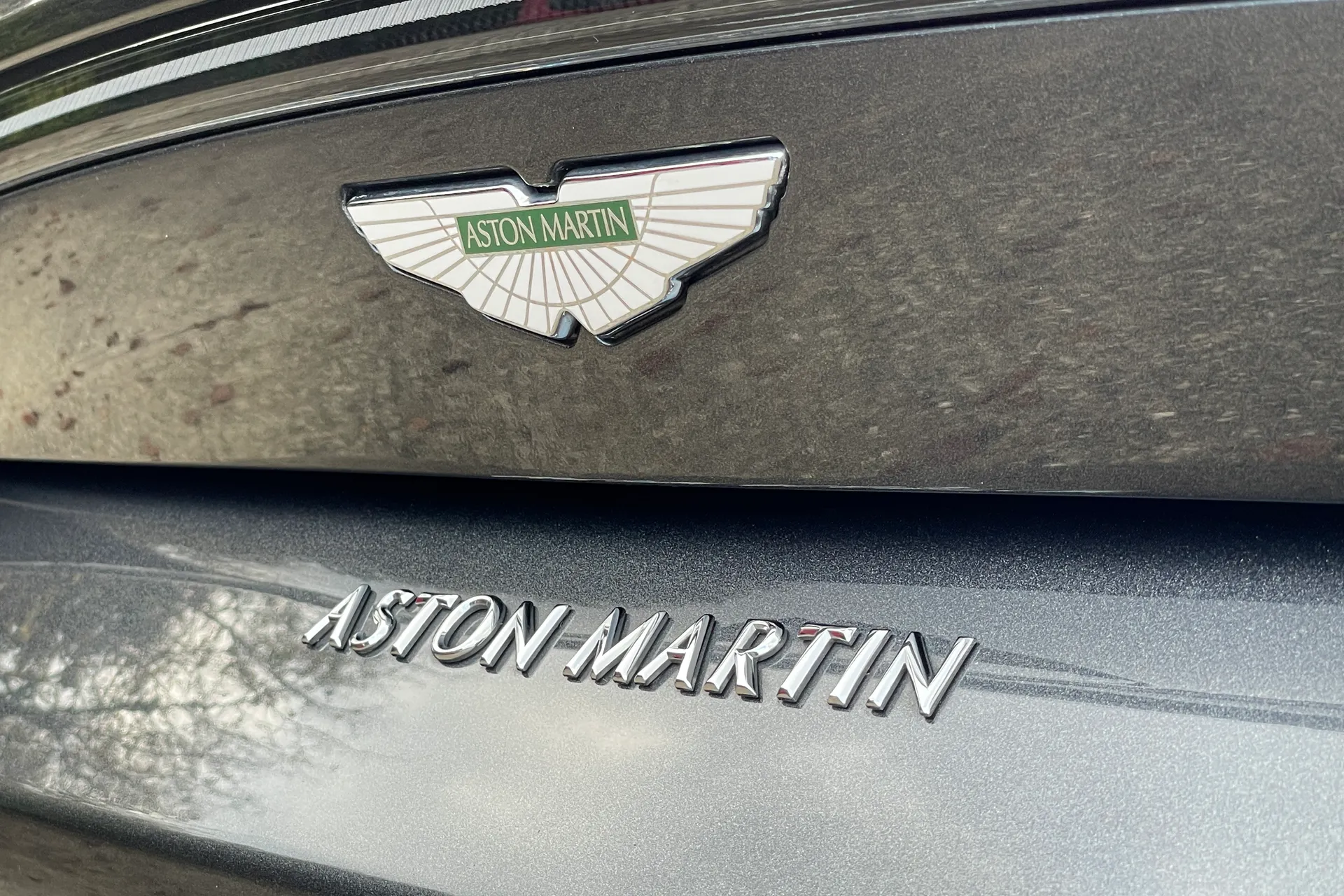 Aston Martin Vantage thumbnail image number 48