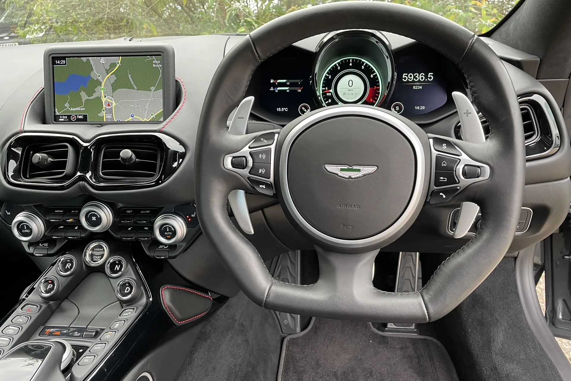 Aston Martin Vantage thumbnail image number 26