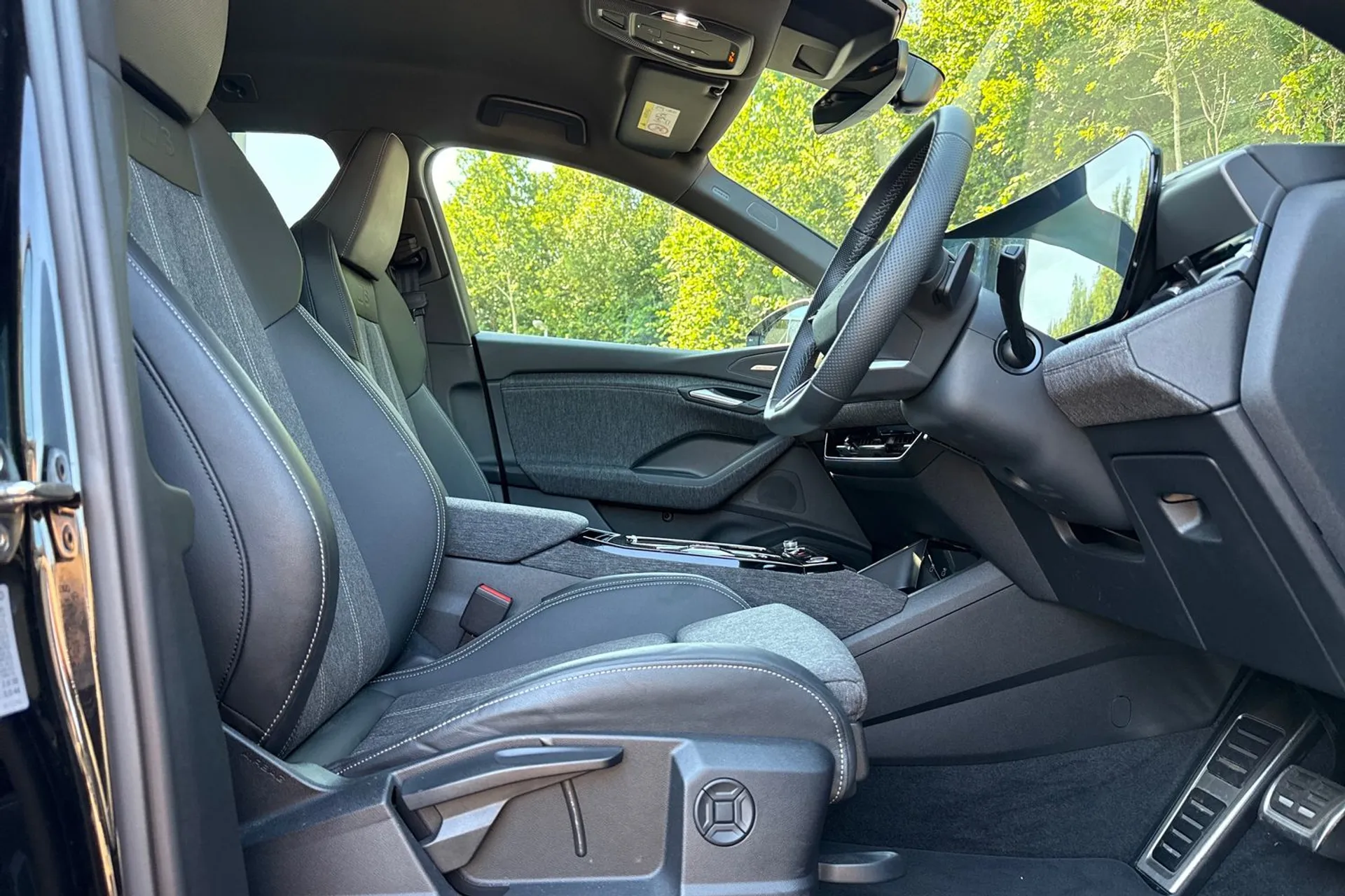 Audi Q6 thumbnail image number 24