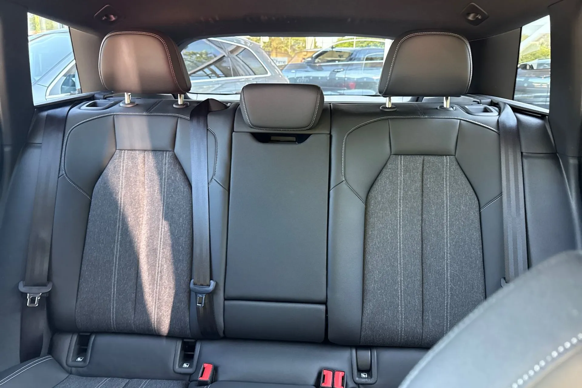 Audi Q6 thumbnail image number 30