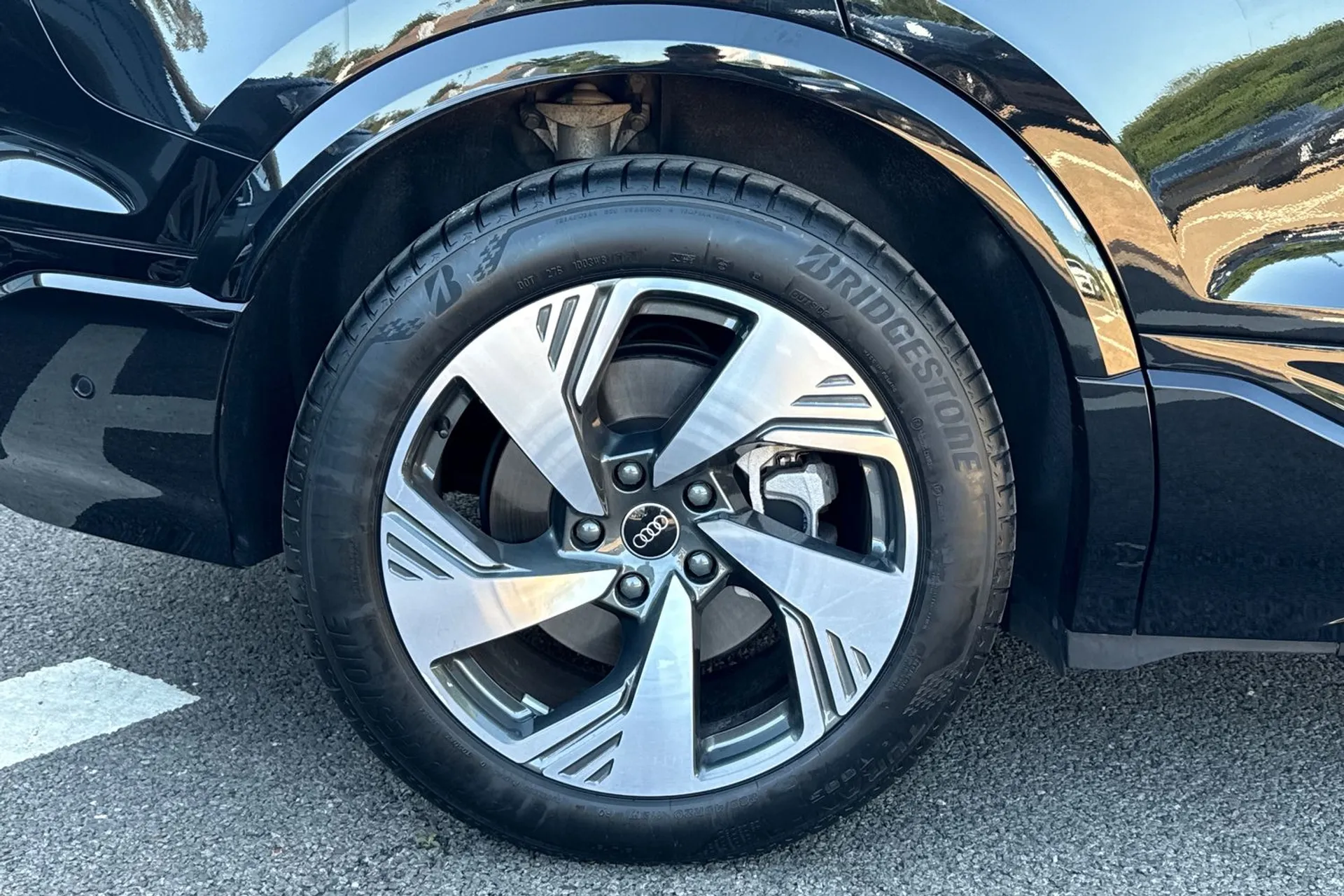 Audi Q6 thumbnail image number 12