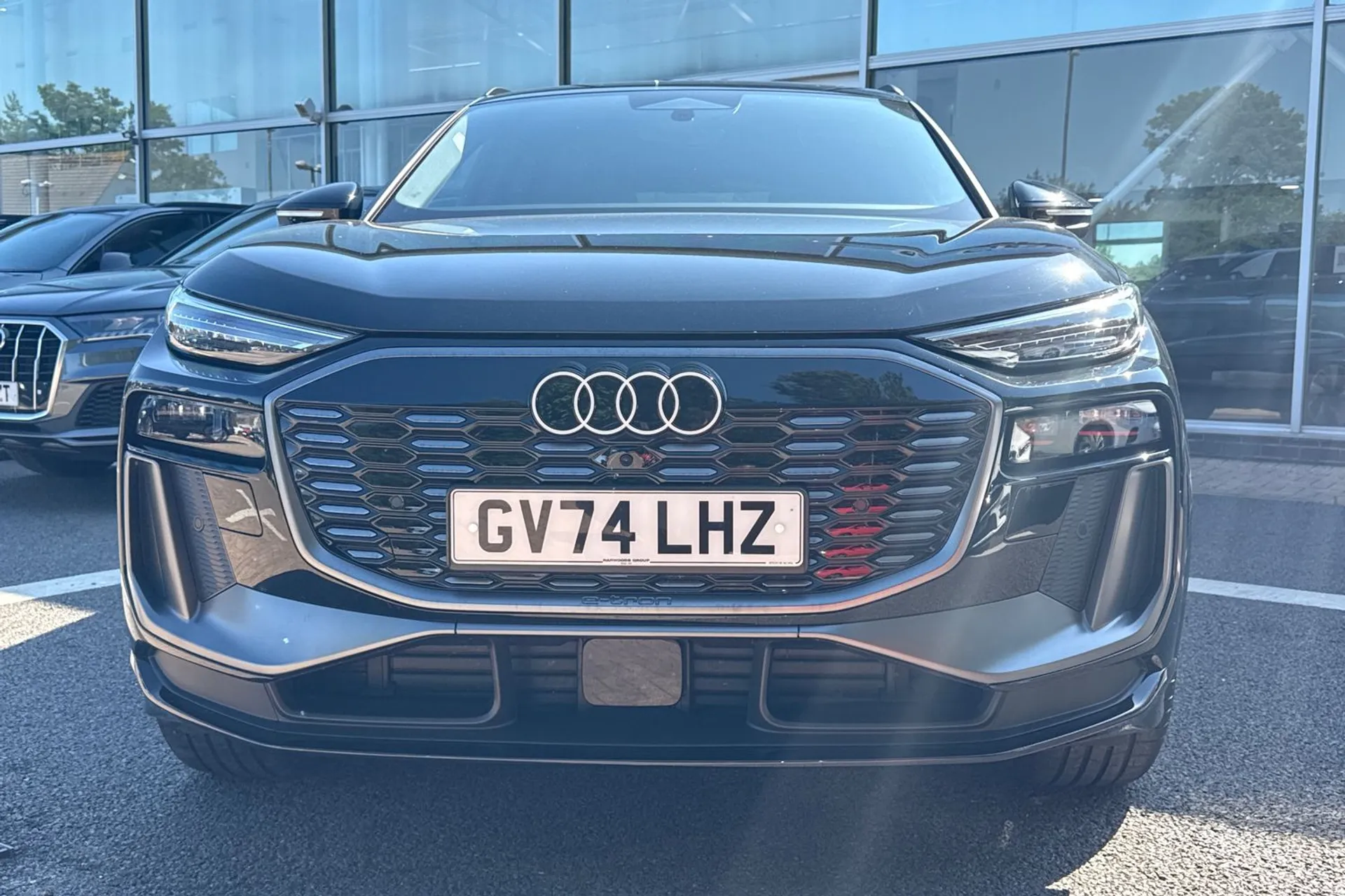 Audi Q6 thumbnail image number 11