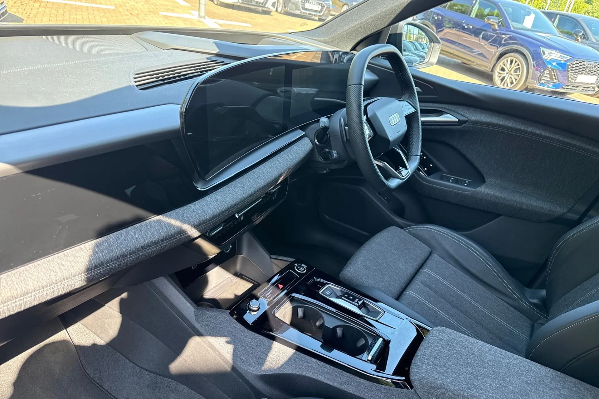 Audi Q6 thumbnail image number 26