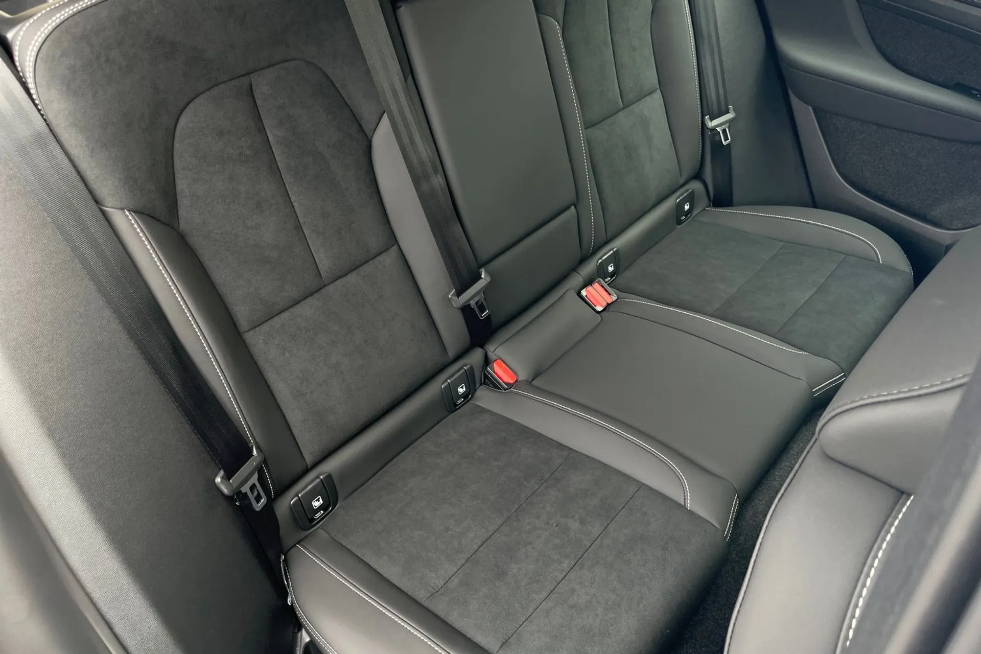 Volvo XC40 thumbnail image number 24