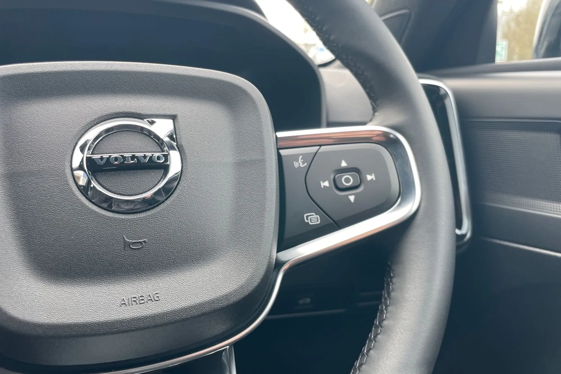 Volvo XC40 thumbnail image number 36