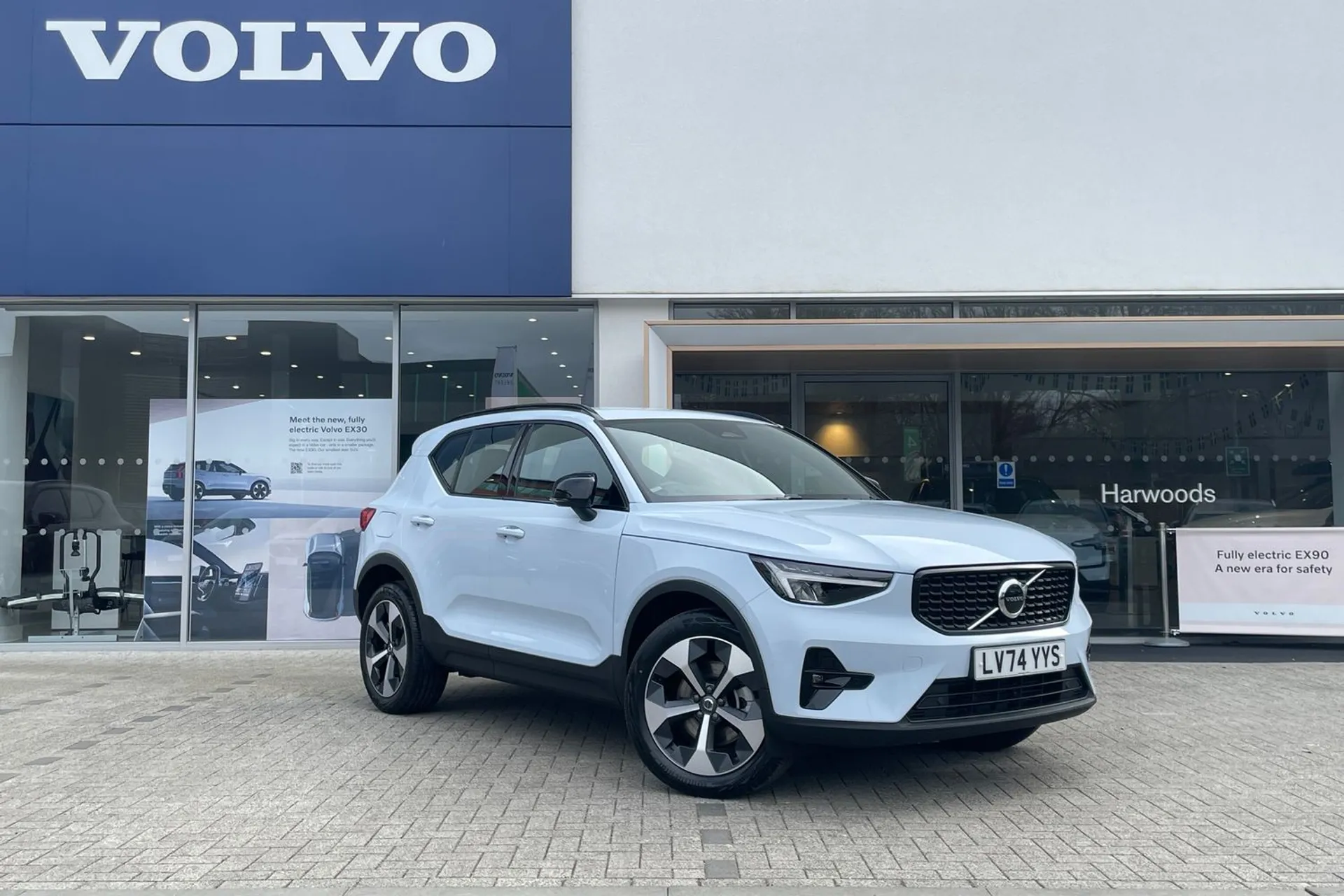 Volvo XC40 focused image