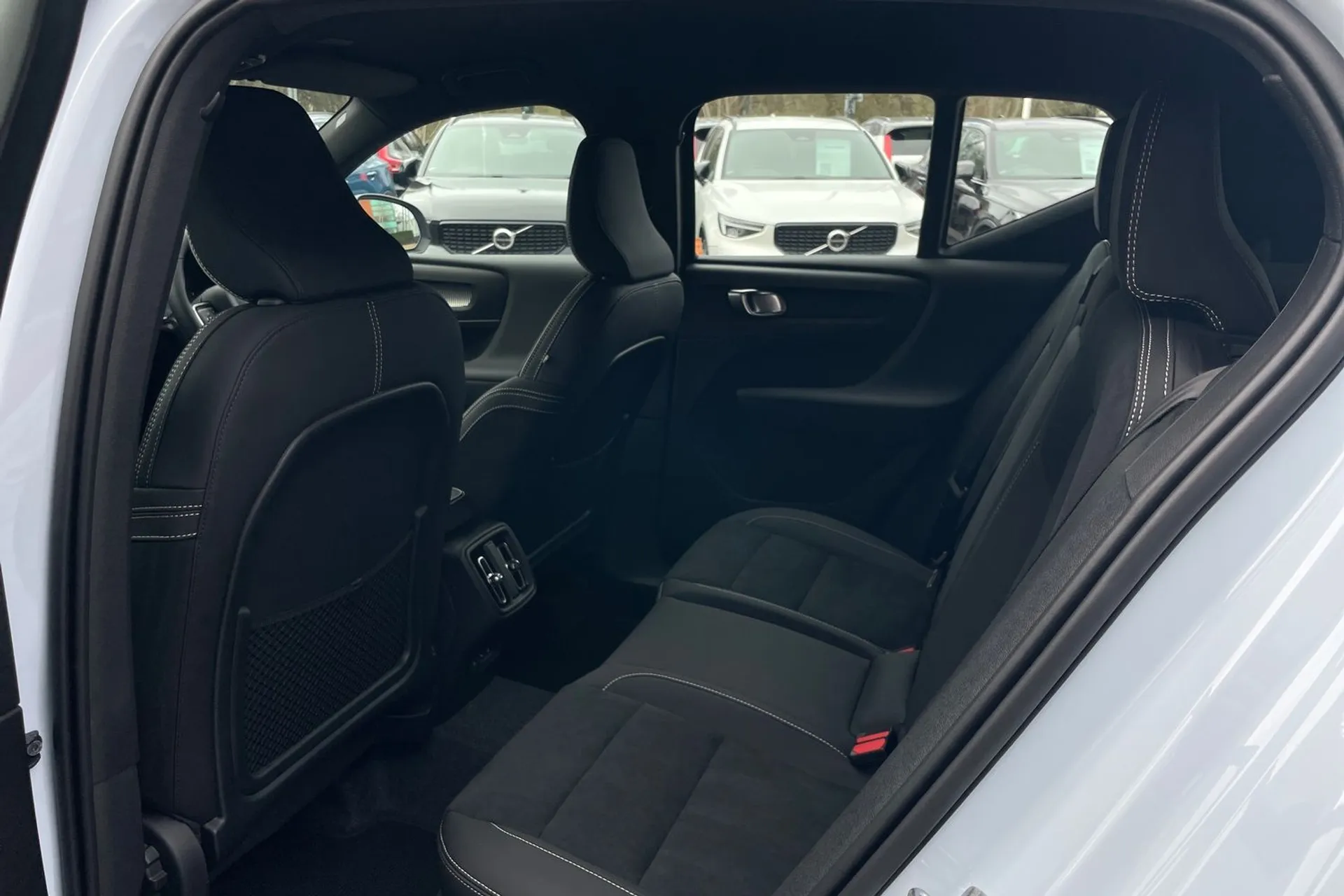 Volvo XC40 thumbnail image number 30