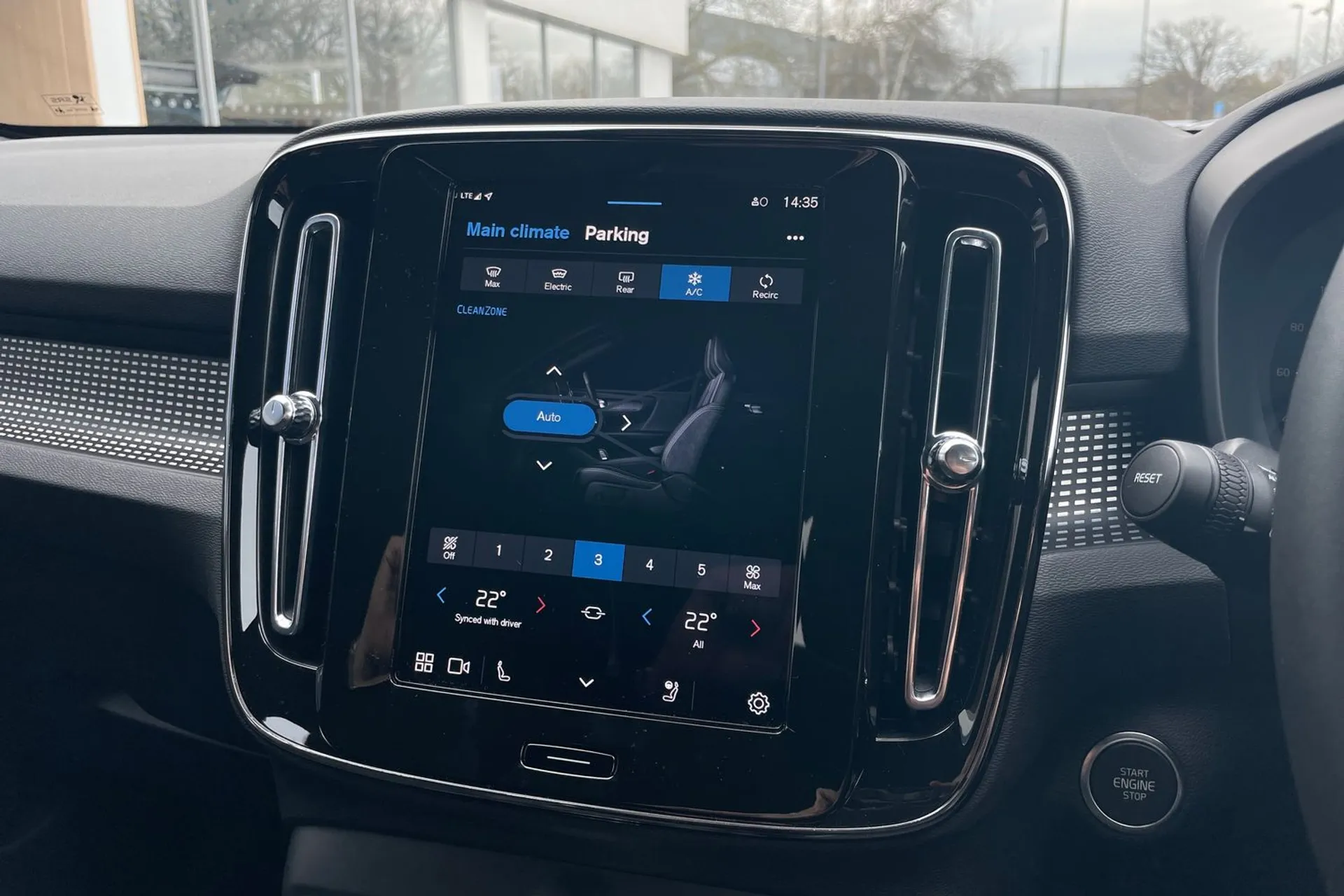 Volvo XC40 thumbnail image number 38