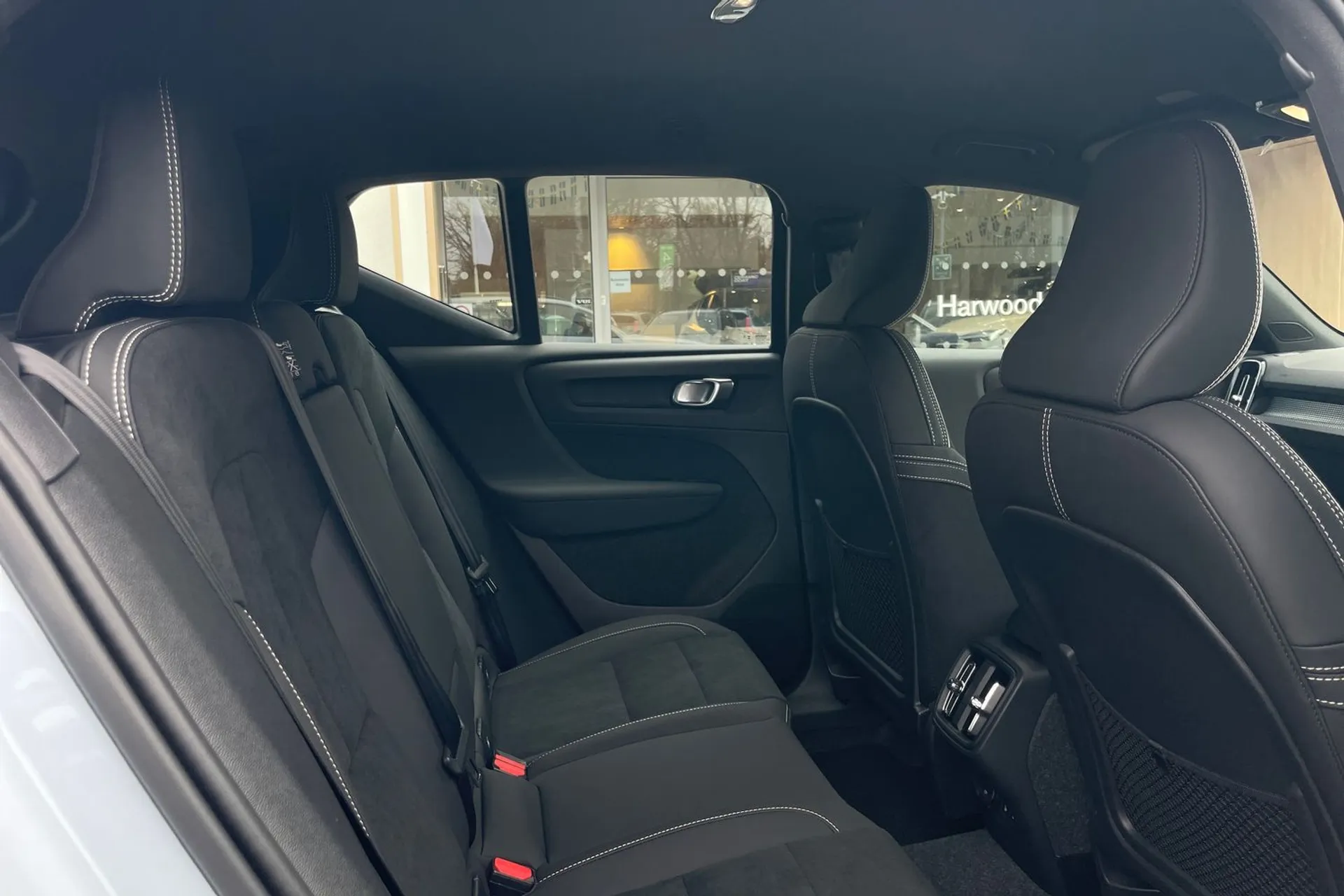 Volvo XC40 thumbnail image number 22