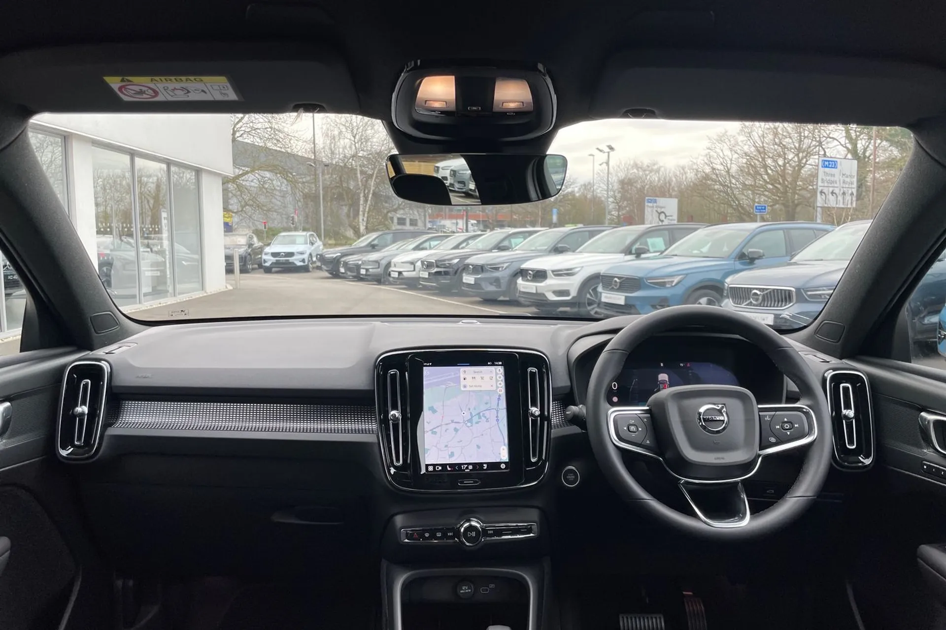 Volvo XC40 thumbnail image number 3