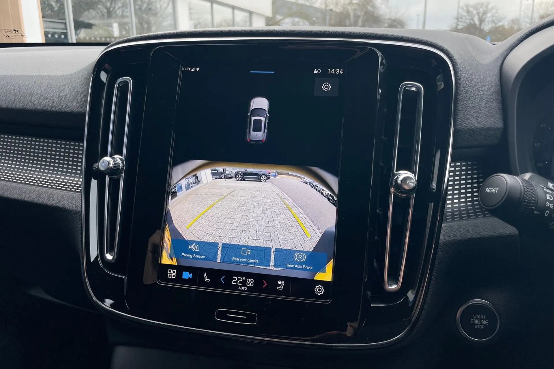 Volvo XC40 thumbnail image number 4