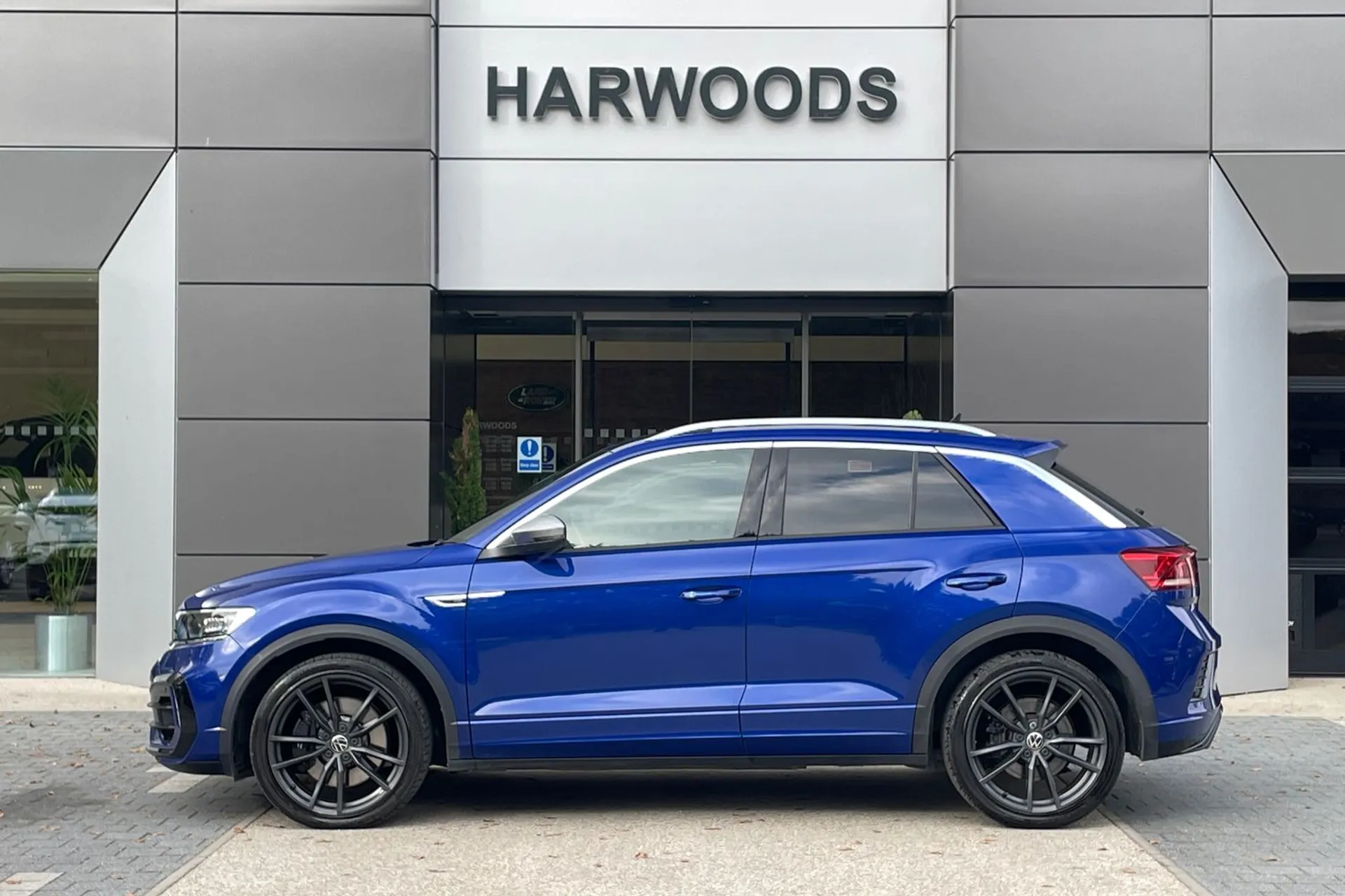 VOLKSWAGEN T-ROC thumbnail image number 10