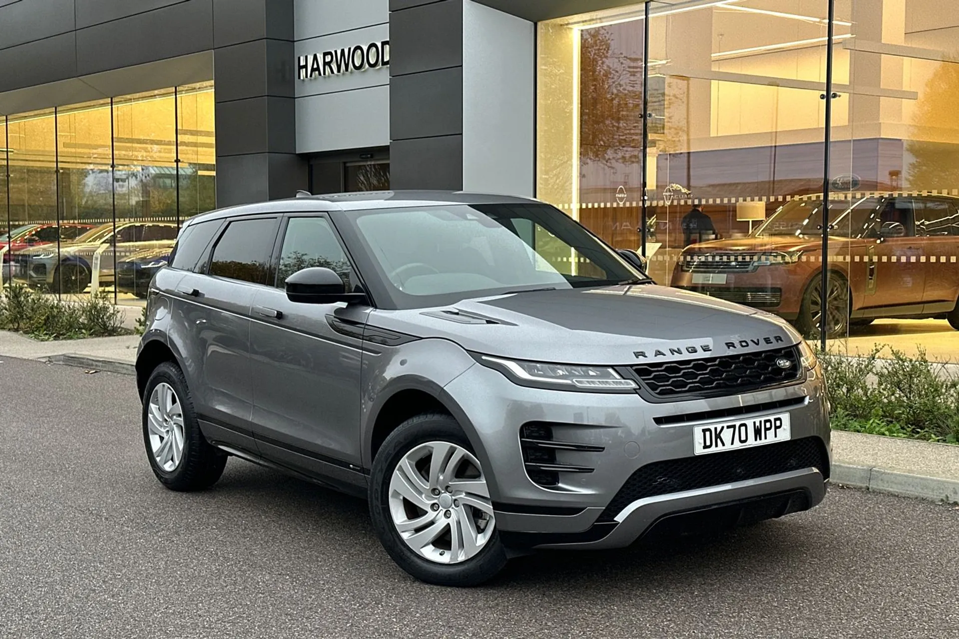 LAND ROVER RANGE ROVER EVOQUE focused image