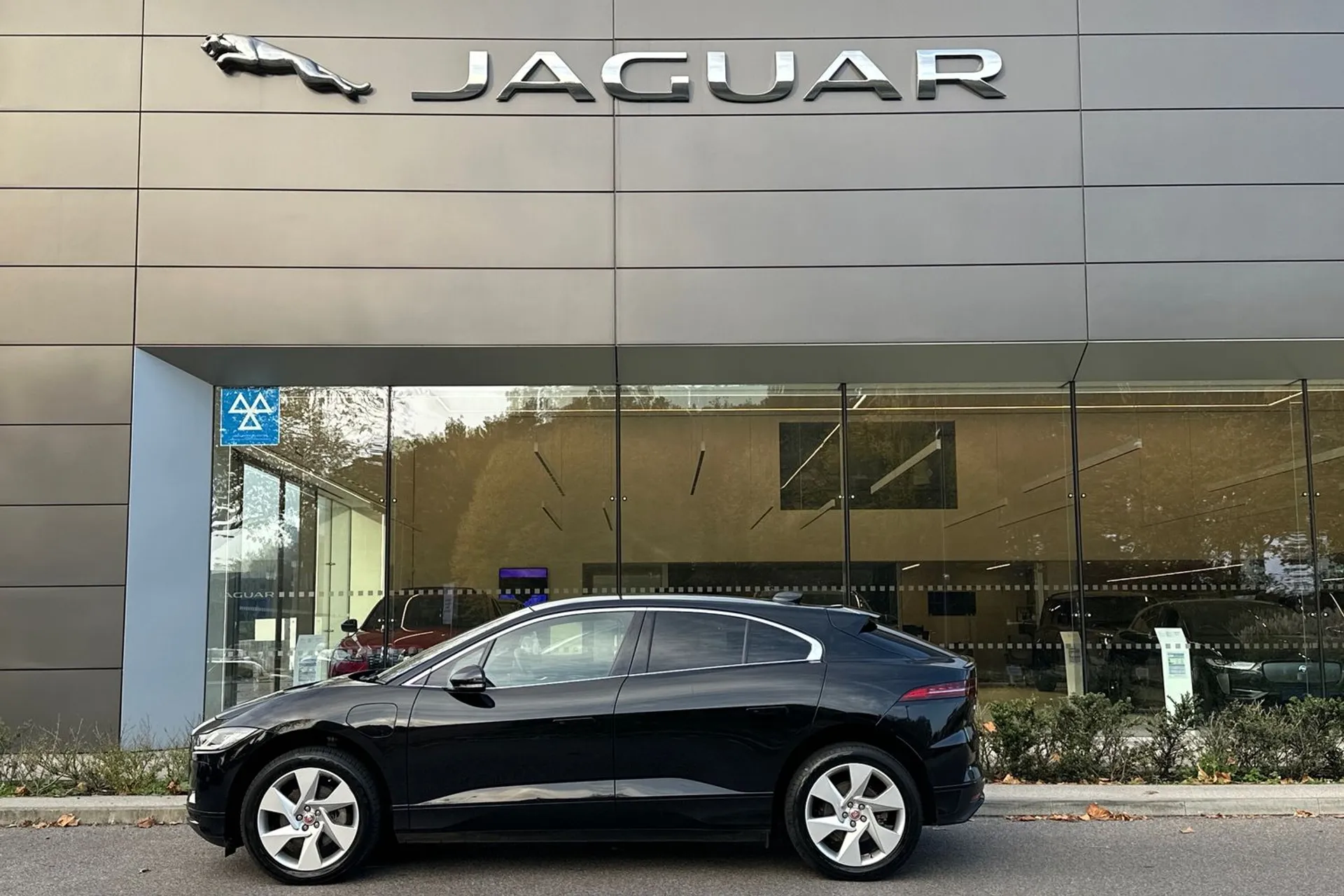 Jaguar I-PACE thumbnail image number 15