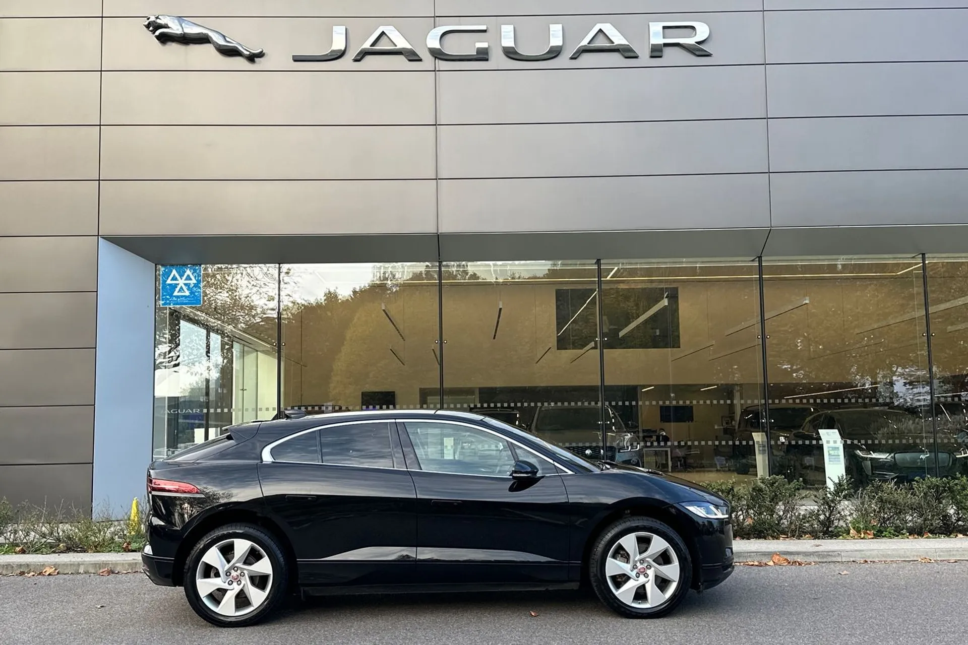 Jaguar I-PACE thumbnail image number 4