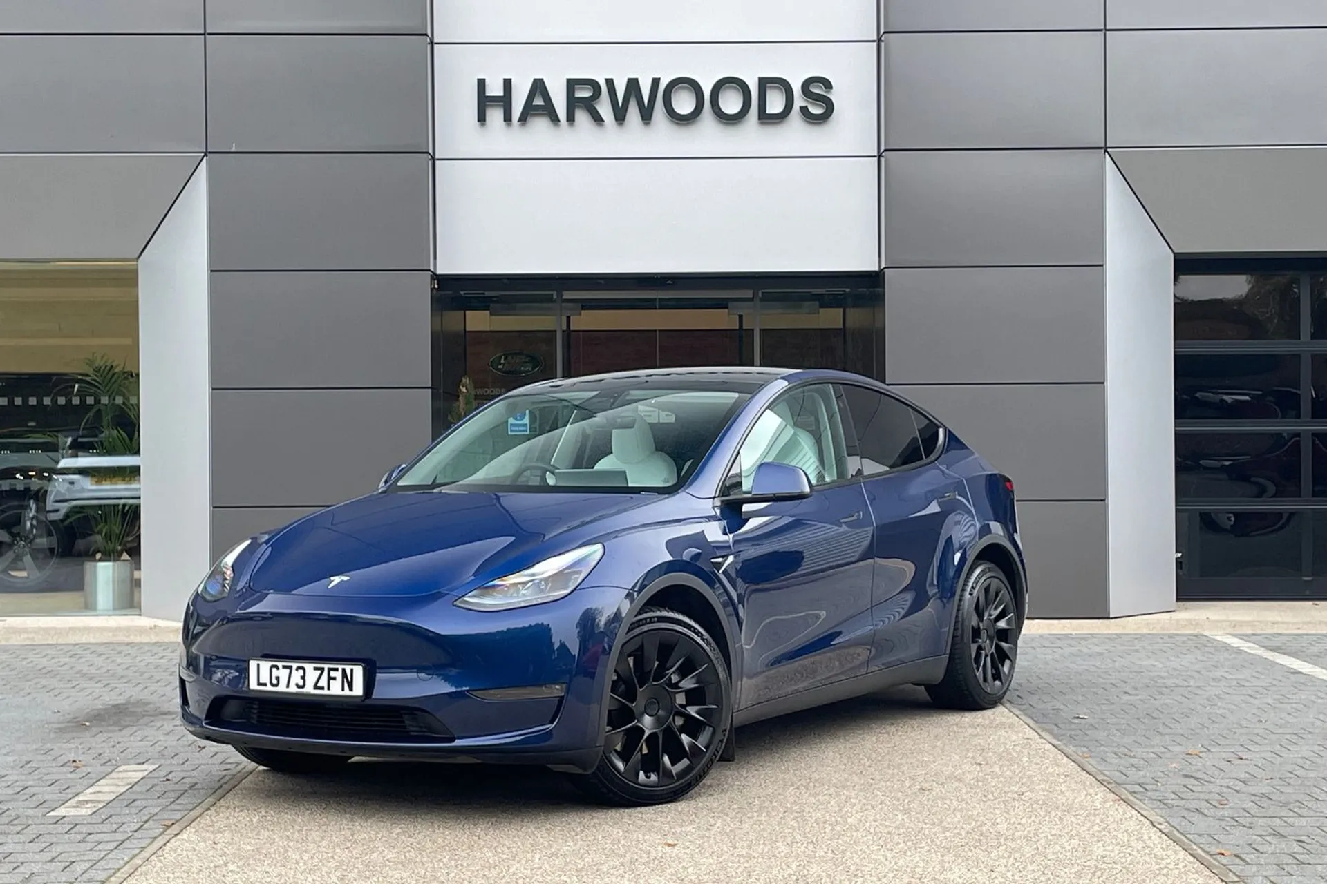 TESLA MODEL Y thumbnail image number 13