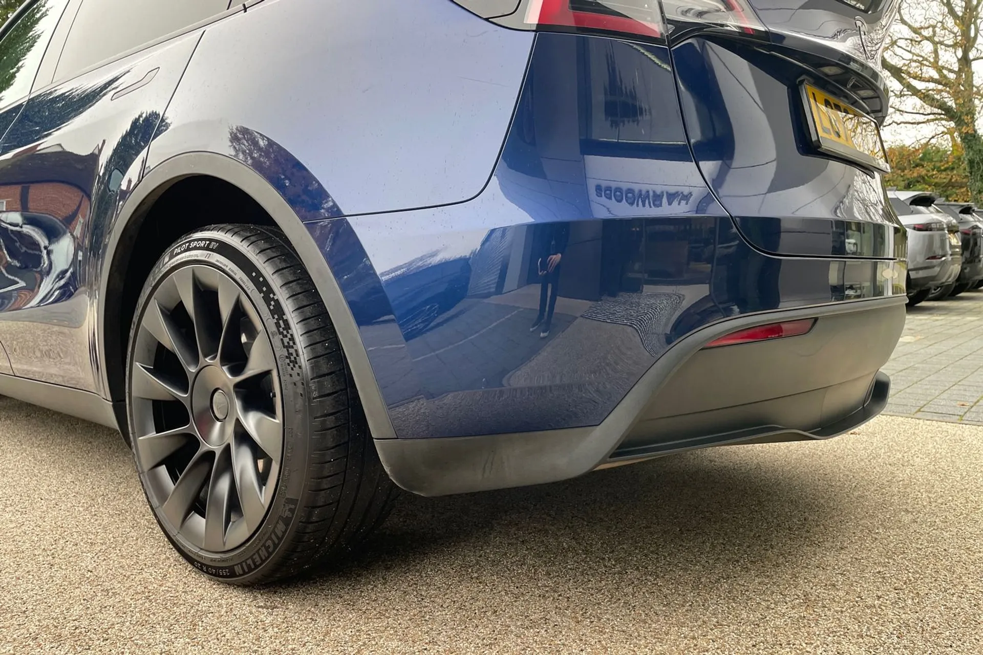 TESLA MODEL Y thumbnail image number 19