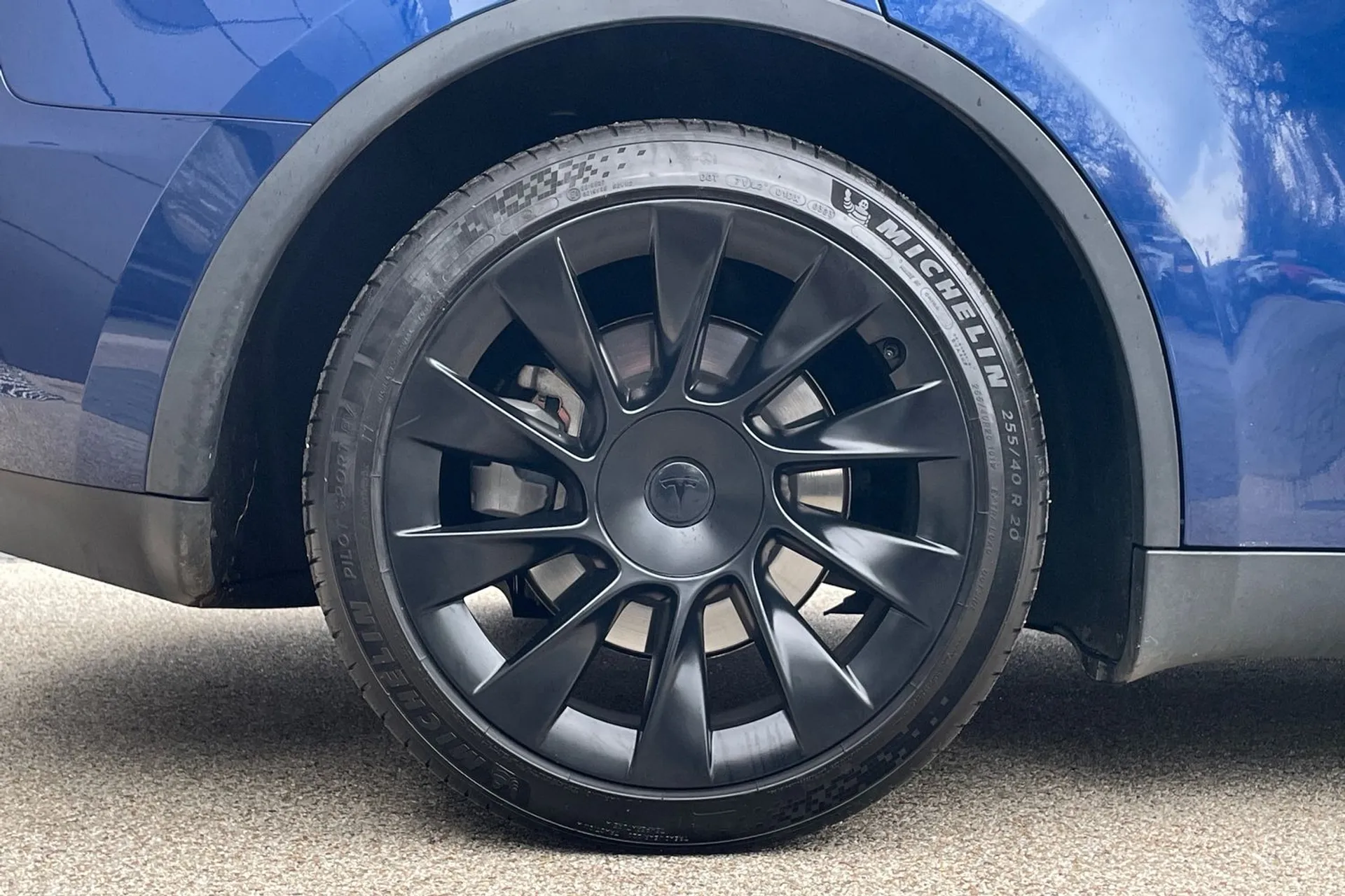 TESLA MODEL Y thumbnail image number 15