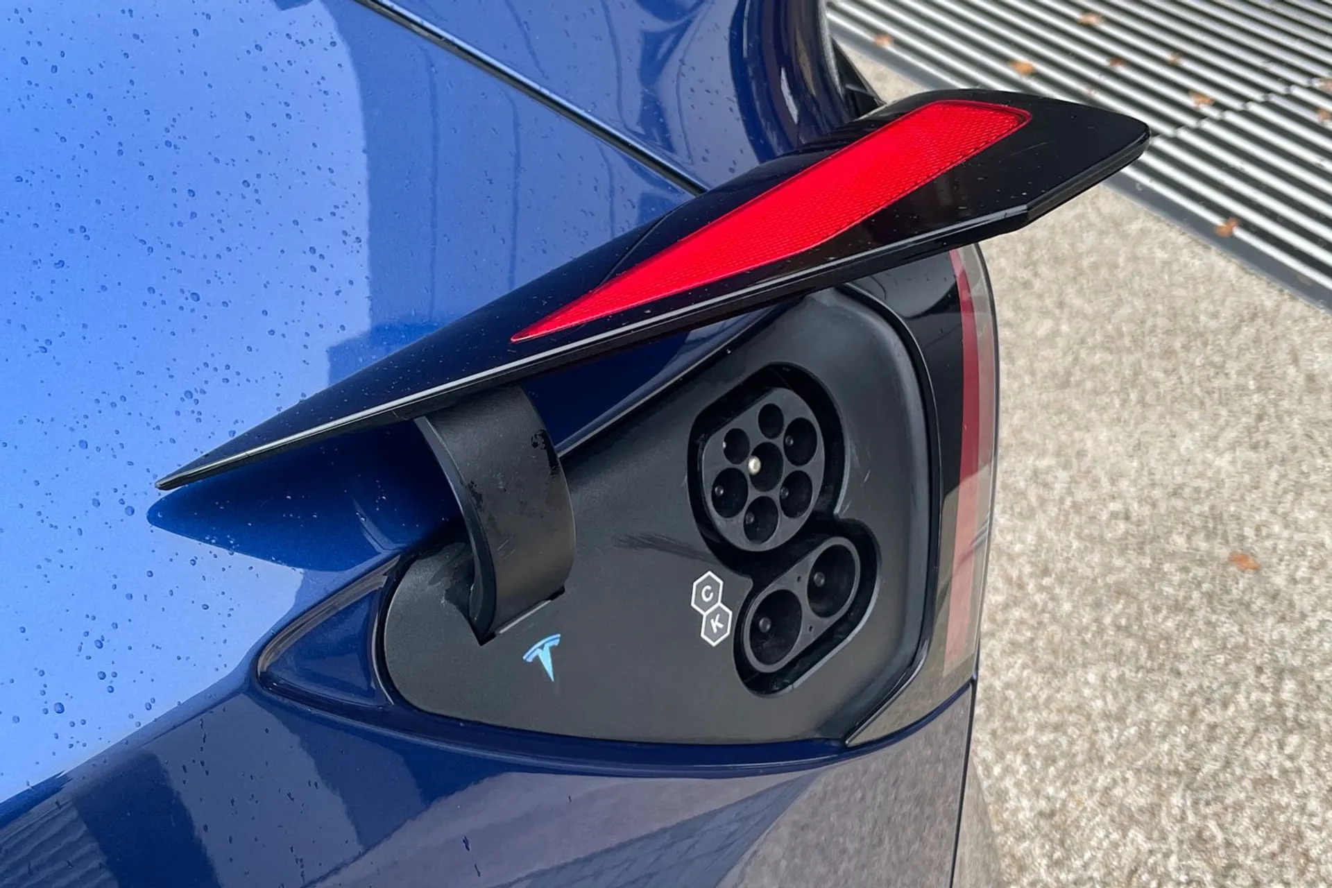 TESLA MODEL Y thumbnail image number 20