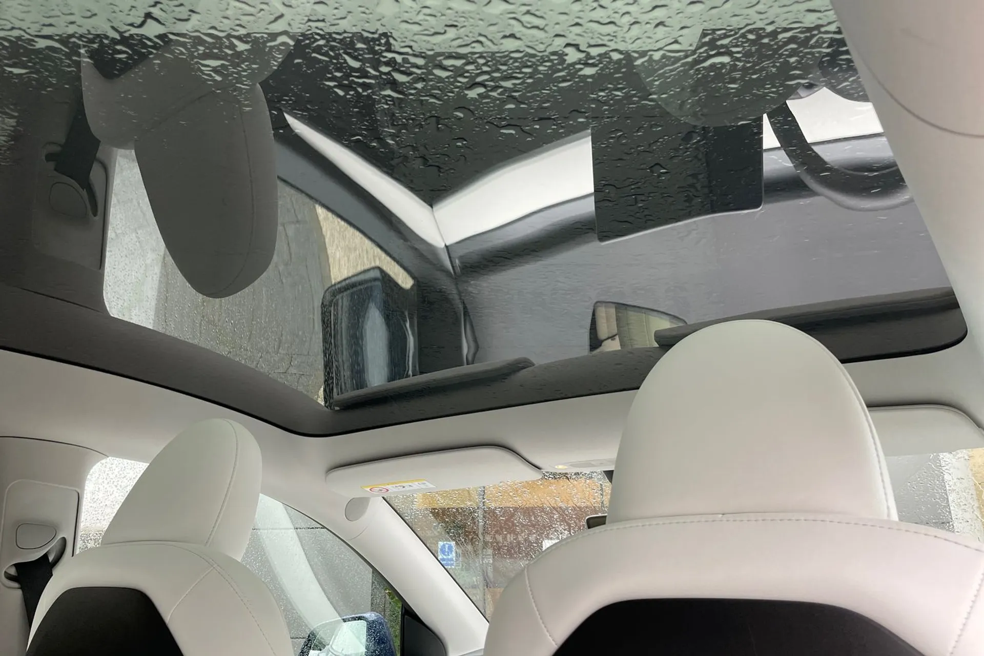 TESLA MODEL Y thumbnail image number 4