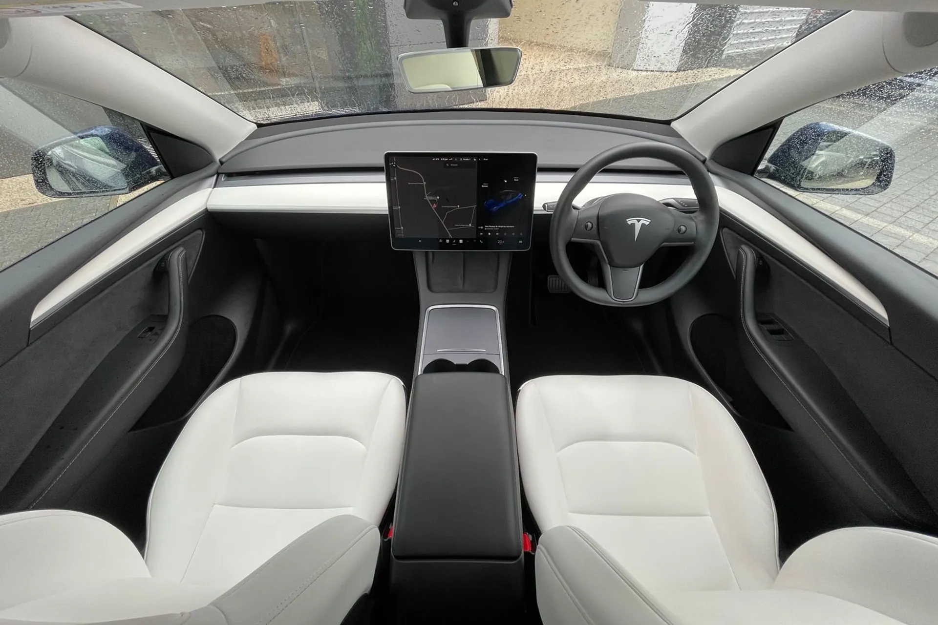 TESLA MODEL Y thumbnail image number 3