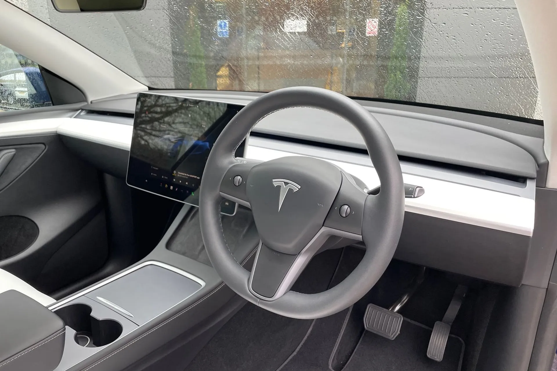 TESLA MODEL Y thumbnail image number 24