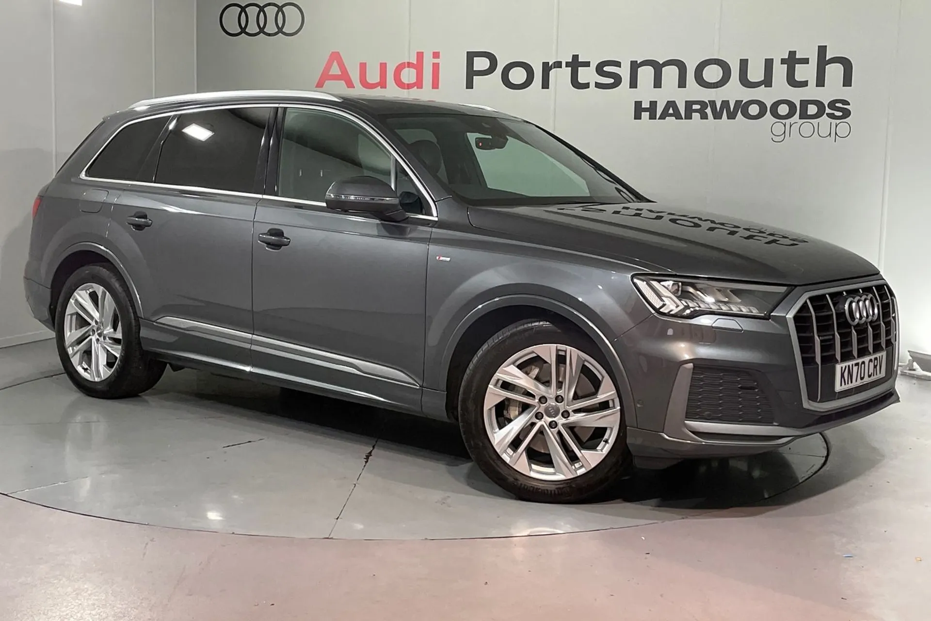 Audi Q7 focused image