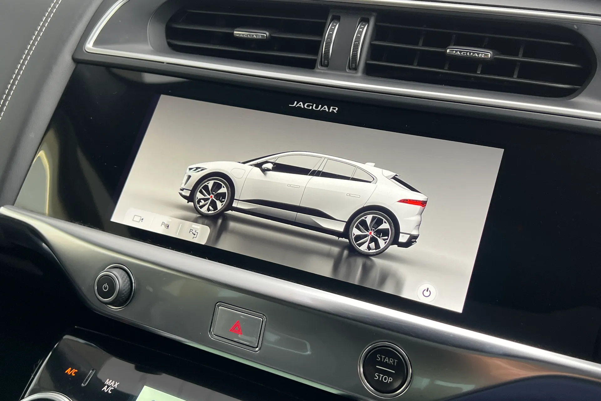 Jaguar I-PACE thumbnail image number 58