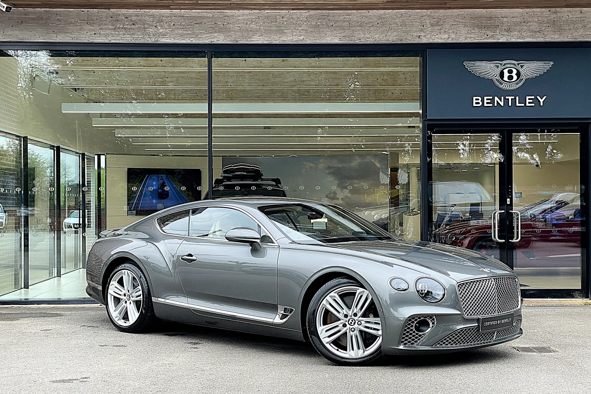 Bentley CONTINENTAL GT focused image