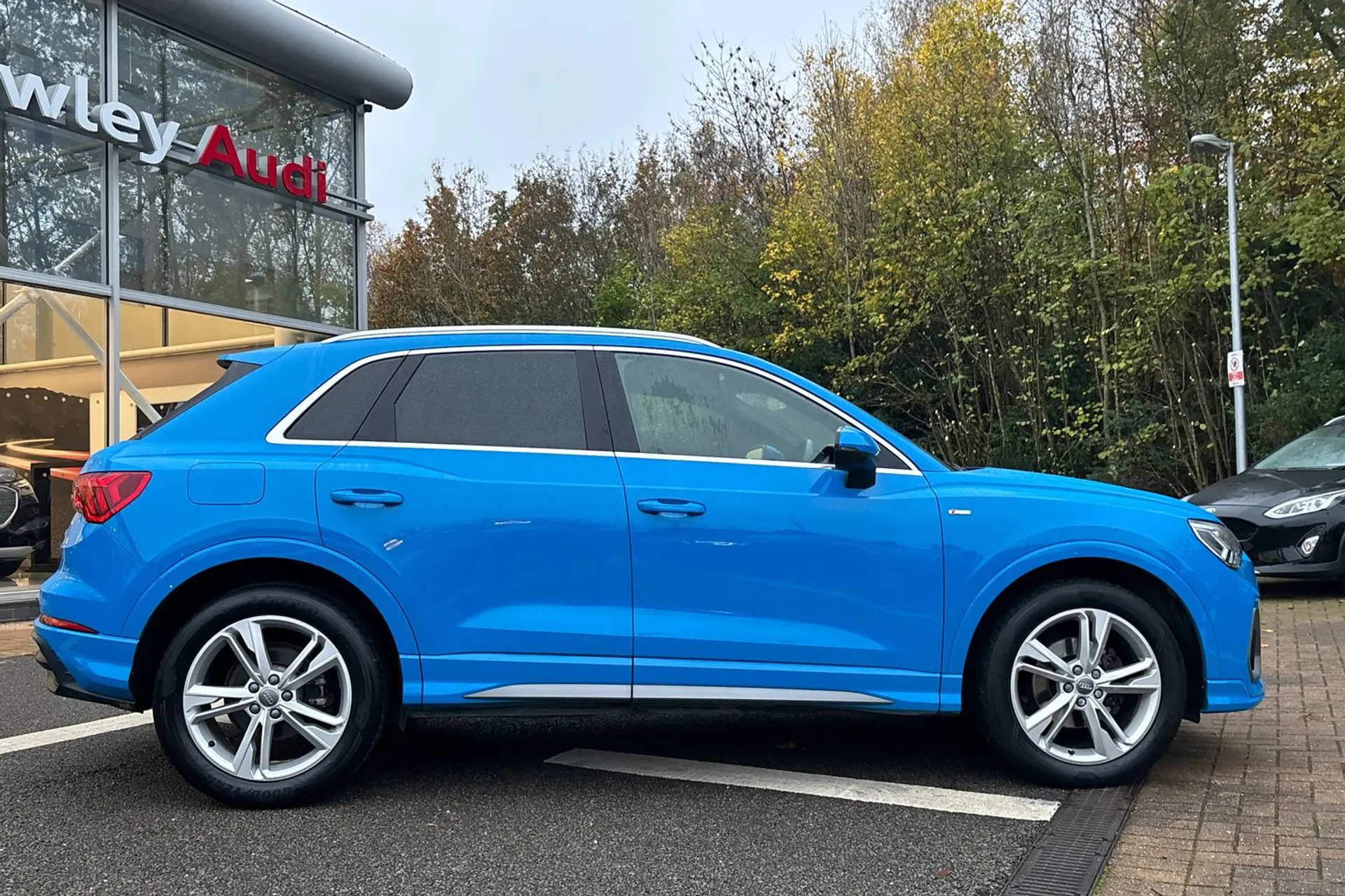 Audi Q3 thumbnail image number 2