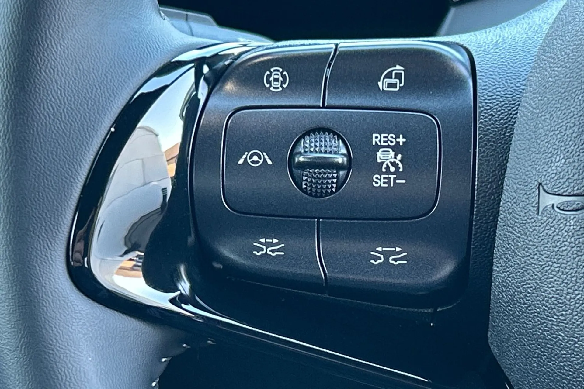BYD DOLPHIN thumbnail image number 39
