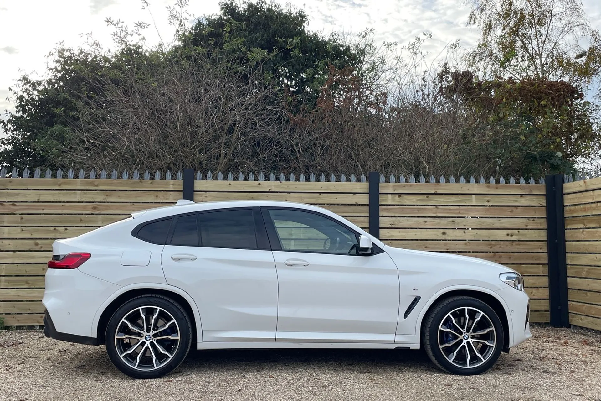 BMW X4 thumbnail image number 2