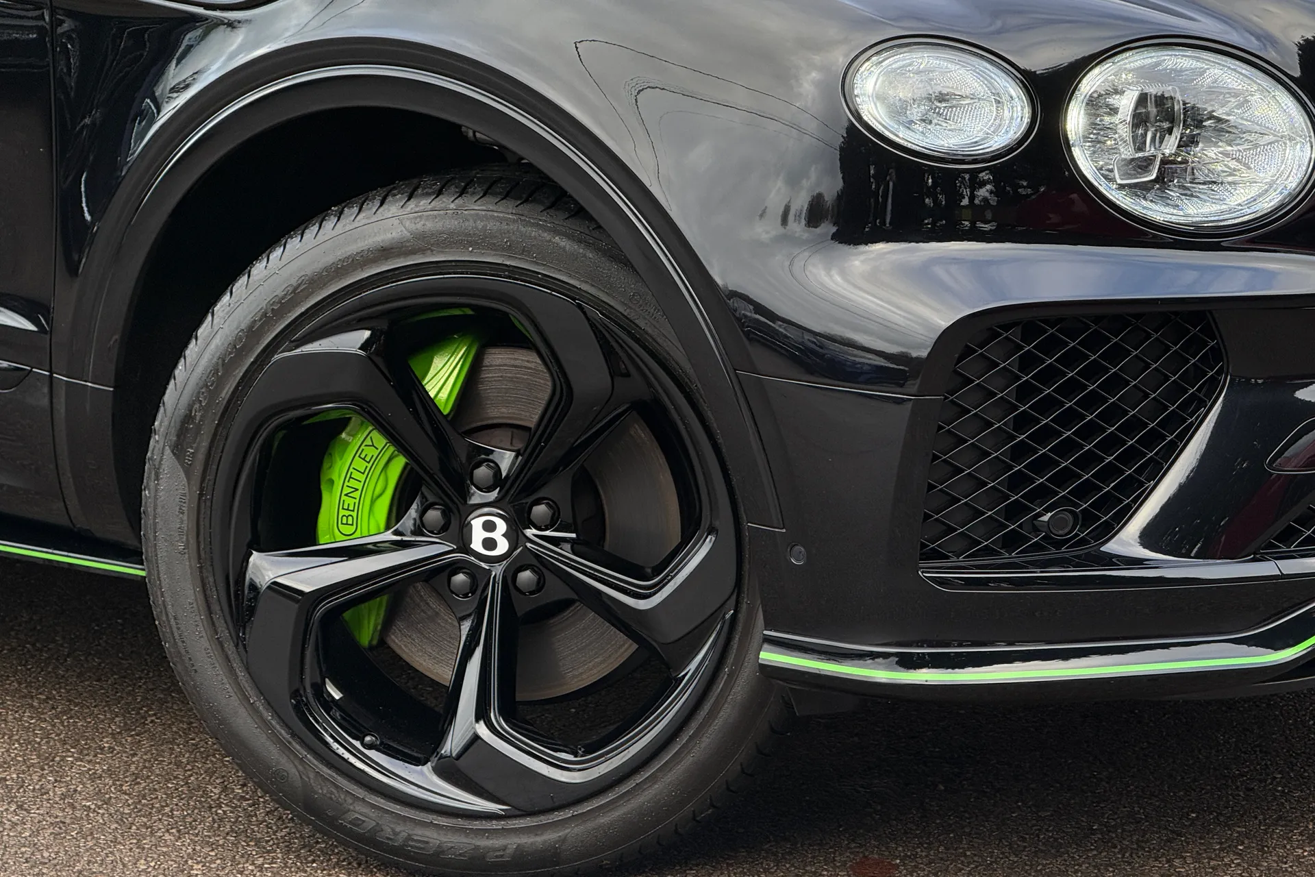 Bentley BENTAYGA thumbnail image number 2