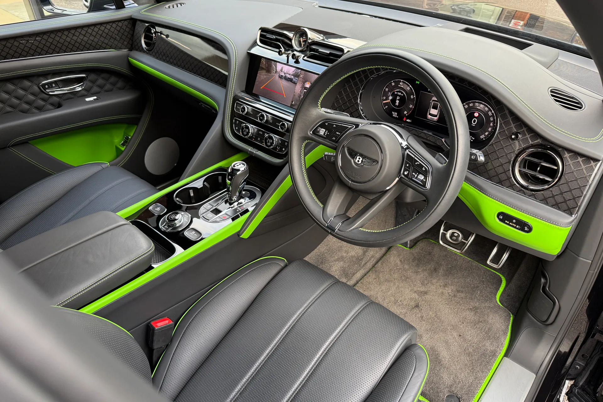 Bentley BENTAYGA thumbnail image number 3