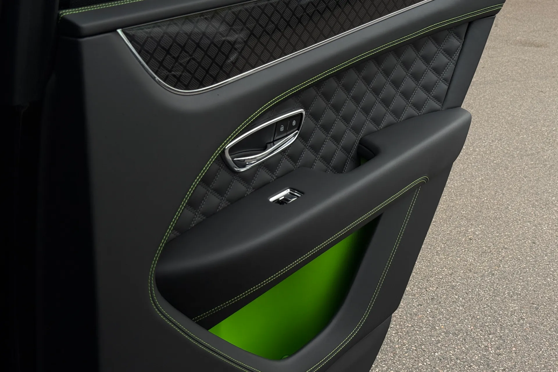 Bentley BENTAYGA thumbnail image number 33