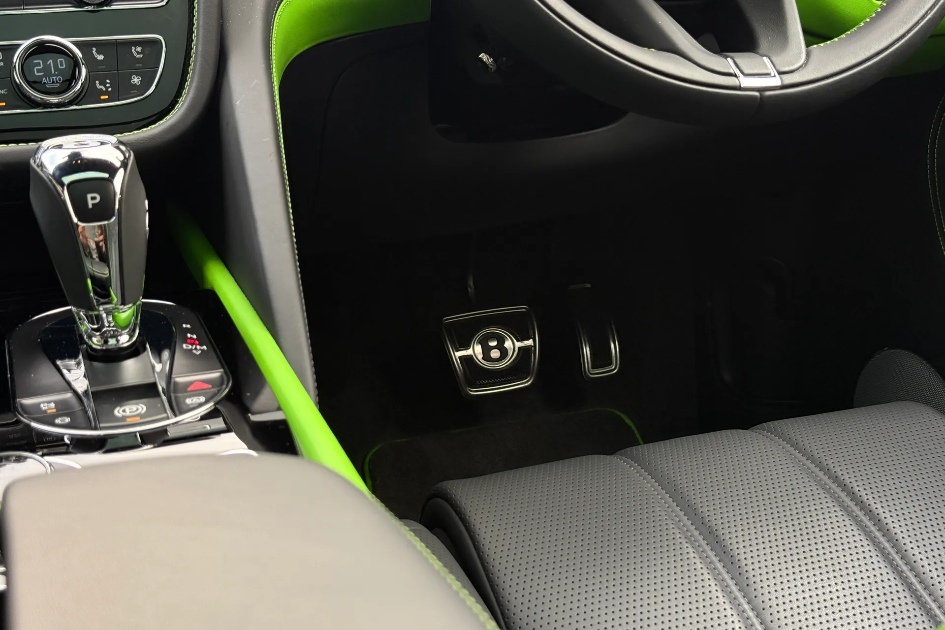 Bentley BENTAYGA thumbnail image number 37