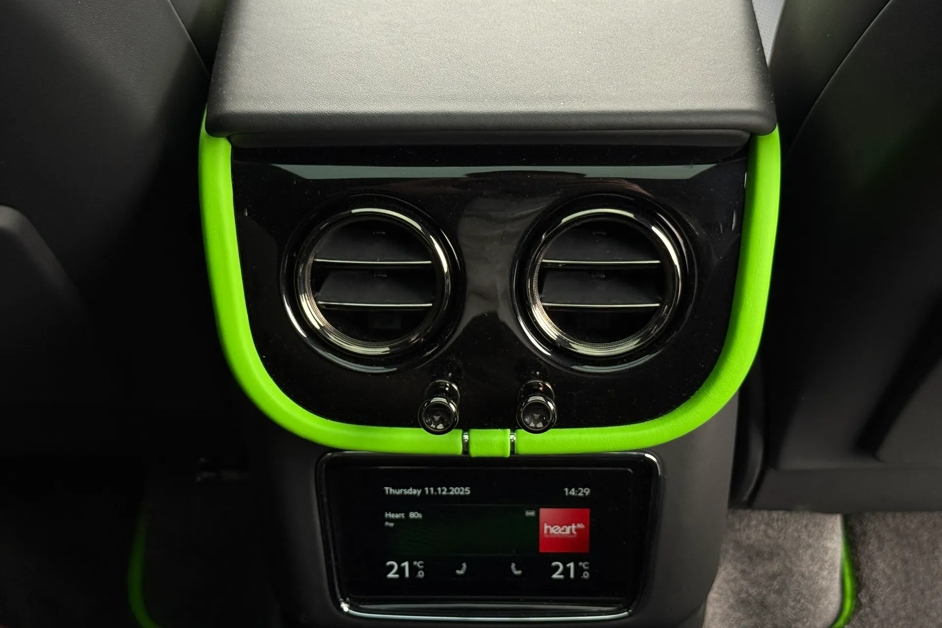 Bentley BENTAYGA thumbnail image number 34