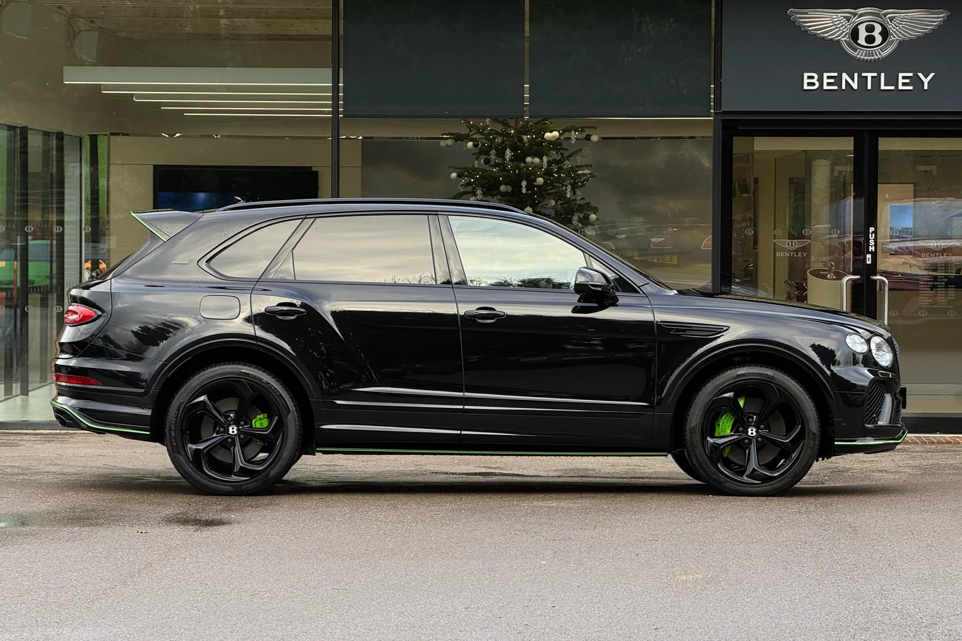 Bentley BENTAYGA thumbnail image number 4