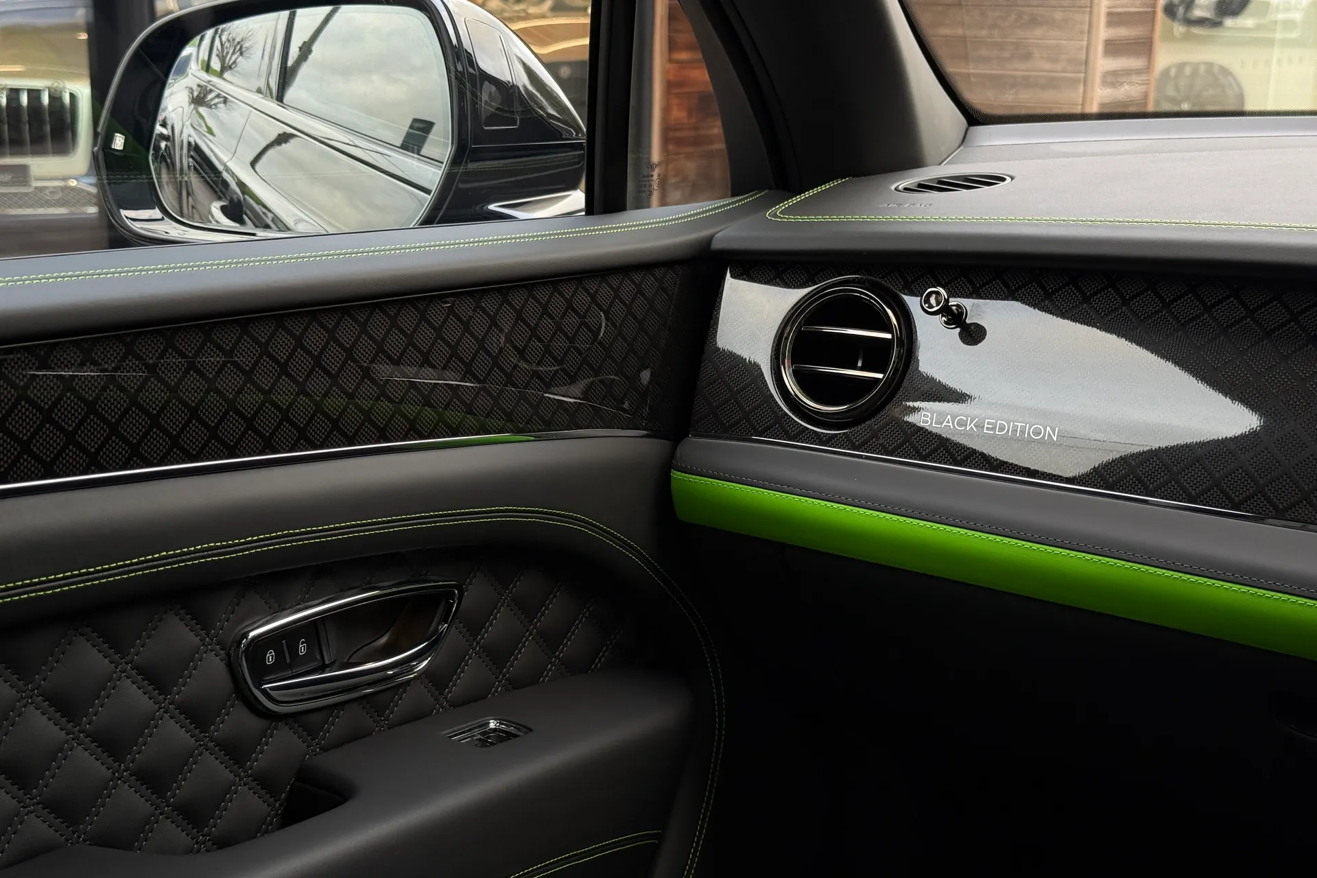 Bentley BENTAYGA thumbnail image number 29