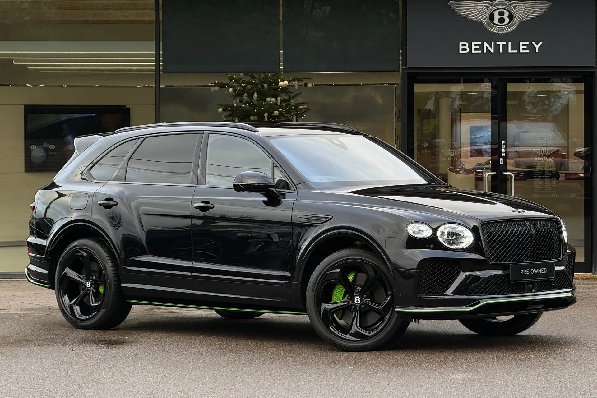 Bentley BENTAYGA focused image
