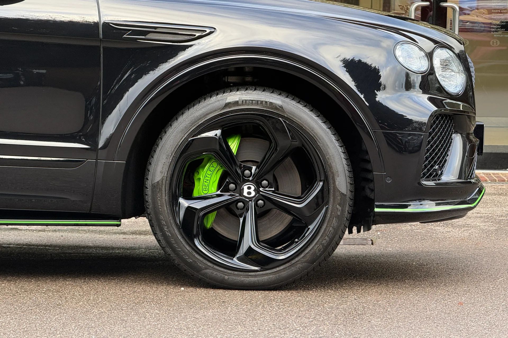 Bentley BENTAYGA thumbnail image number 9